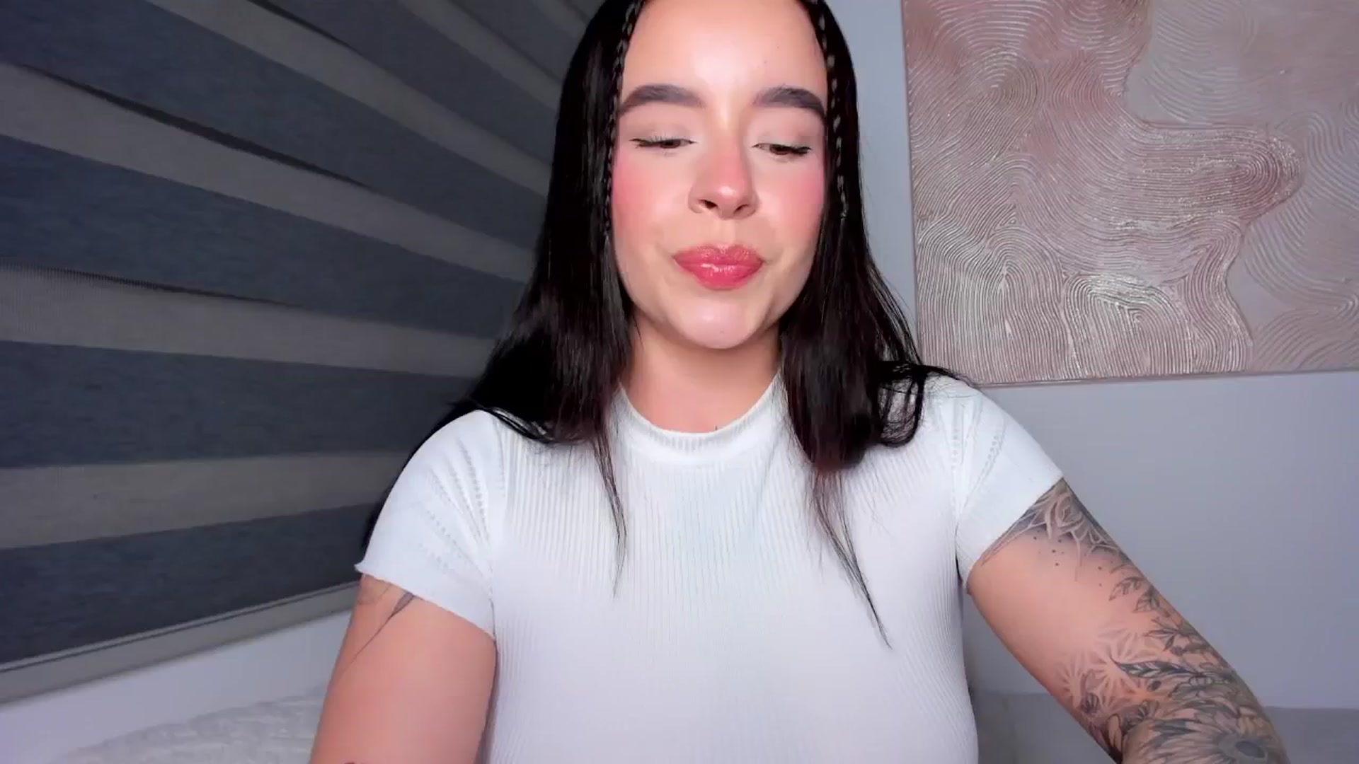 Gallery image thumbnail from Marilyn___'s myfreecams stream on, 07/08/2025, 24:36 image 17 of 20