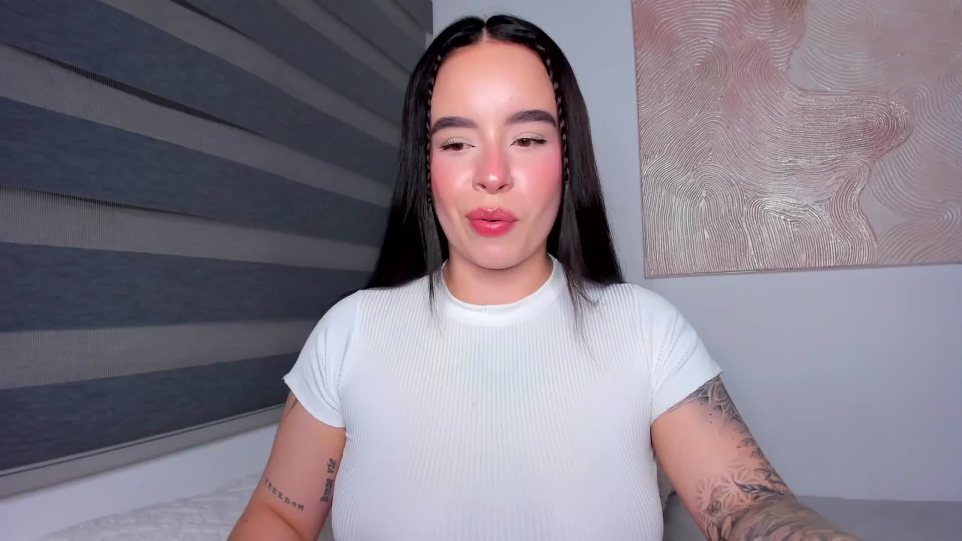 Gallery image thumbnail from Marilyn___'s myfreecams stream on, 07/08/2025, 01:50 image 16 of 20