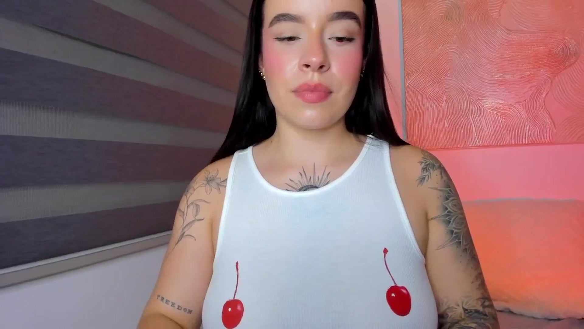 Gallery image thumbnail from Marilyn___'s myfreecams stream on, 07/21/2025, 24:02 image 20 of 20