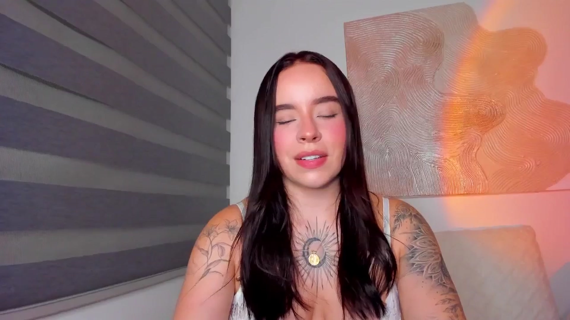 Gallery image thumbnail from Marilyn___'s myfreecams stream on, 07/29/2025, 24:01 image 20 of 20