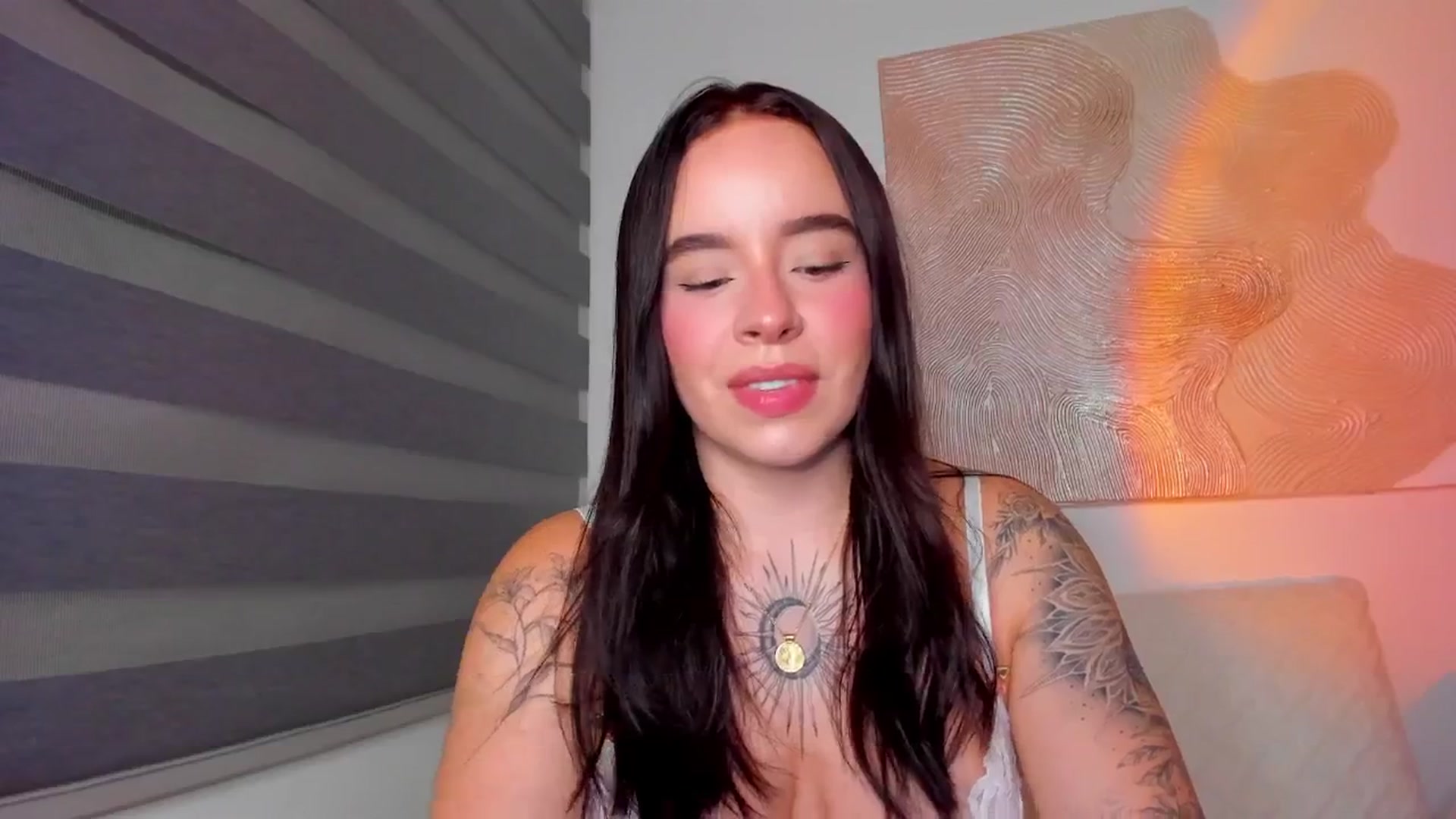 Gallery image thumbnail from Marilyn___'s myfreecams stream on, 07/29/2025, 24:01 image 19 of 20