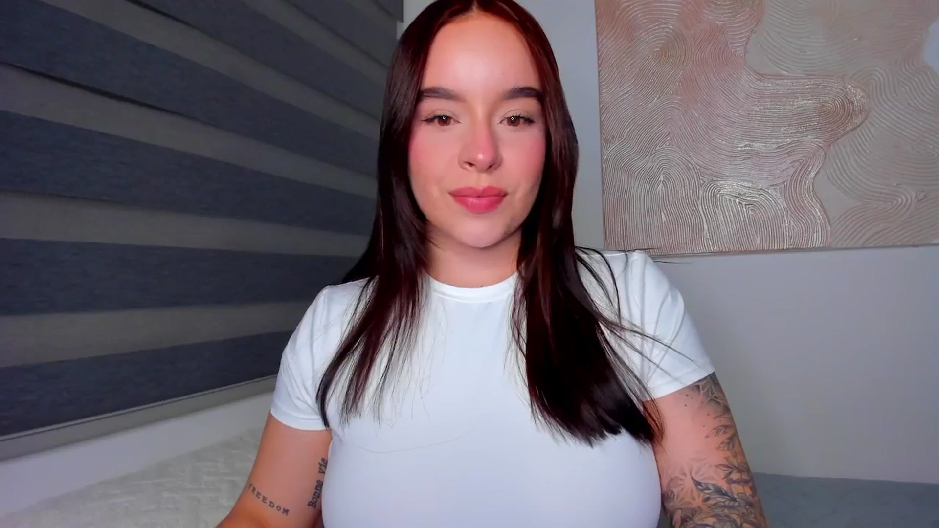 Gallery image thumbnail from Marilyn___'s myfreecams stream on, 08/16/2025, 23:57 image 15 of 20