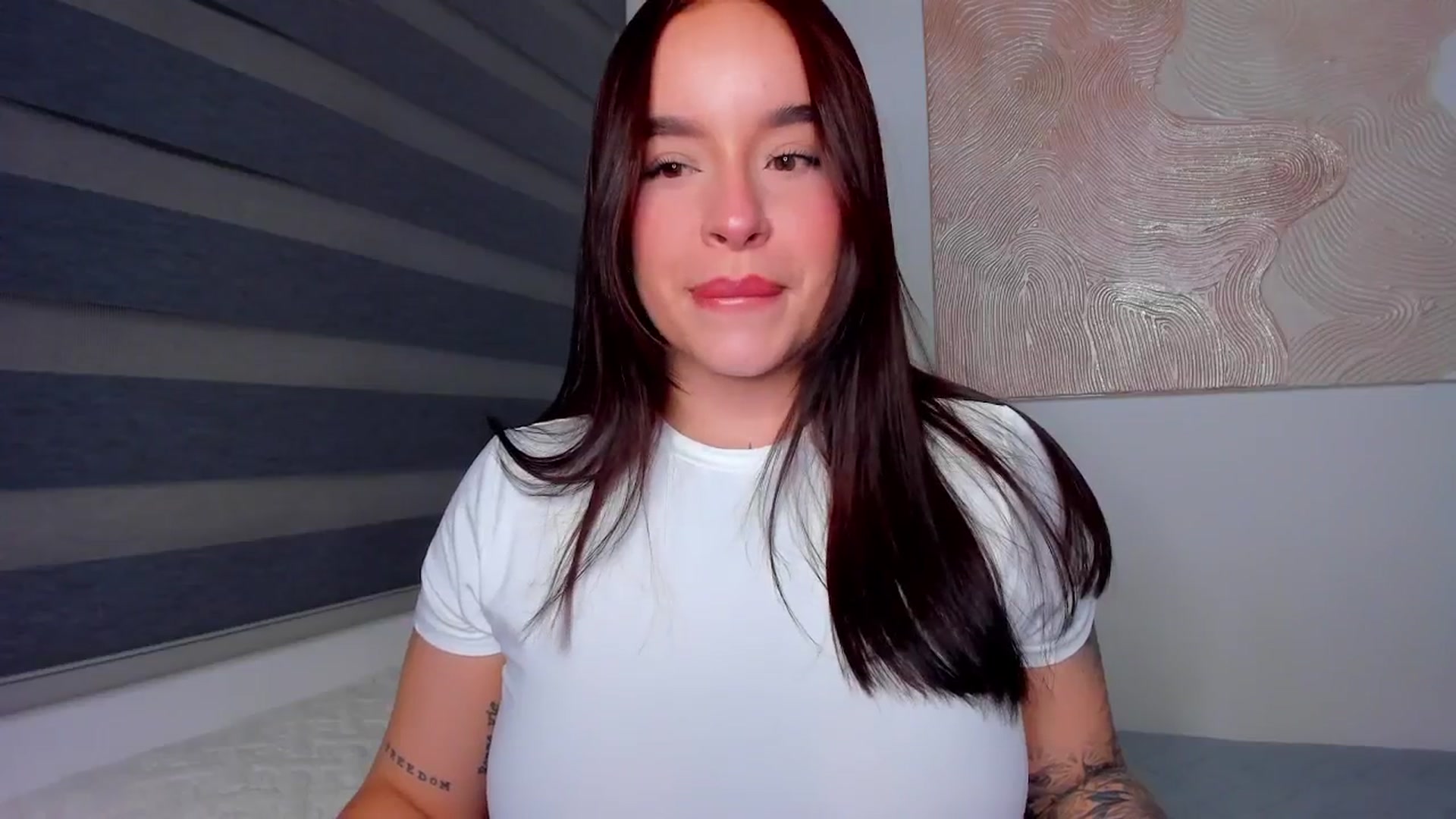 Gallery image thumbnail from Marilyn___'s myfreecams stream on, 08/16/2025, 23:57 image 9 of 20