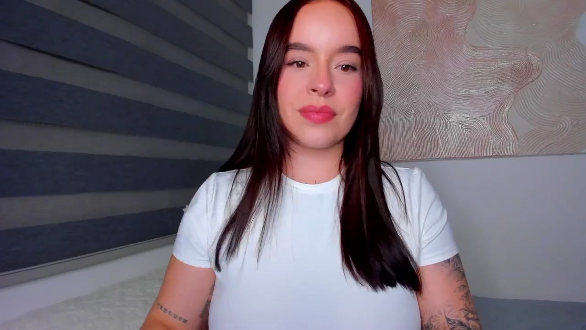 Gallery image thumbnail from Marilyn___'s myfreecams stream on, 08/16/2025, 23:57 image 16 of 20