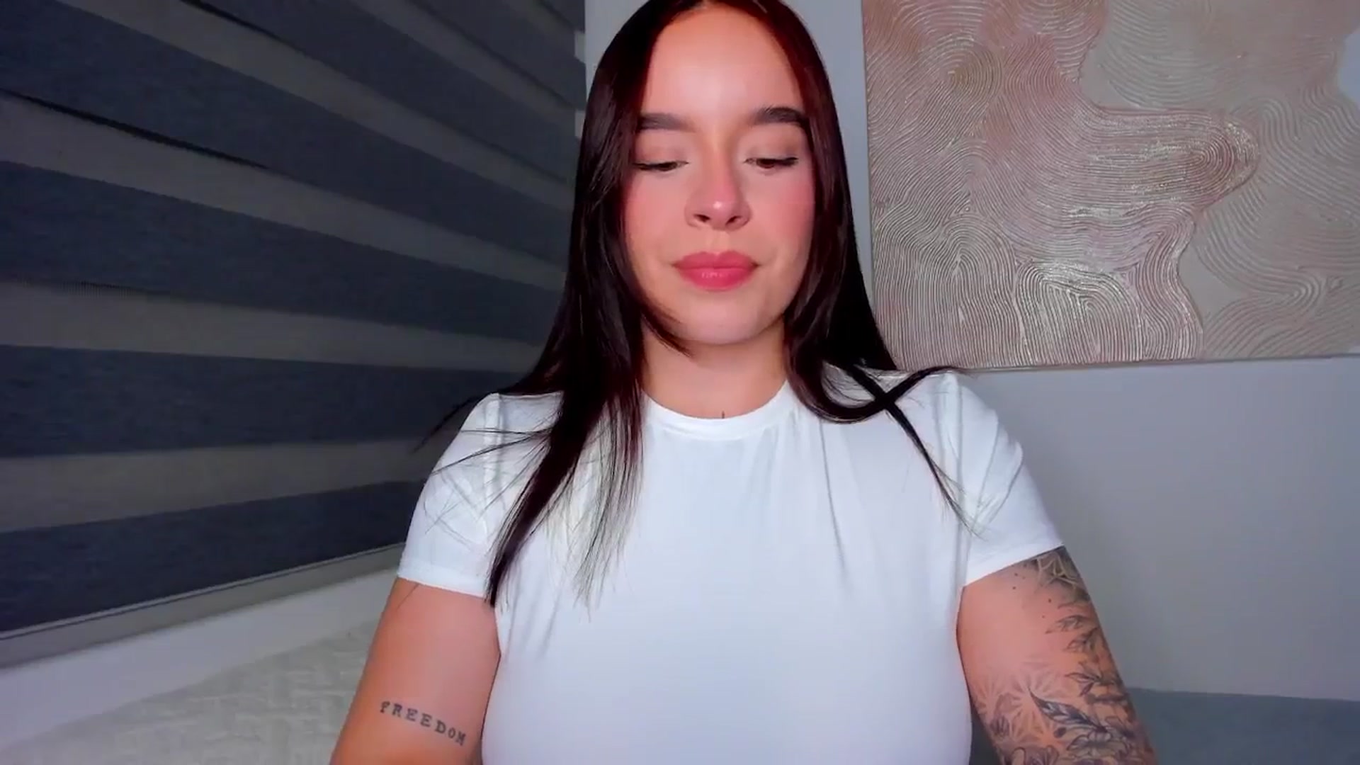 Gallery image thumbnail from Marilyn___'s myfreecams stream on, 08/16/2025, 23:57 image 14 of 20