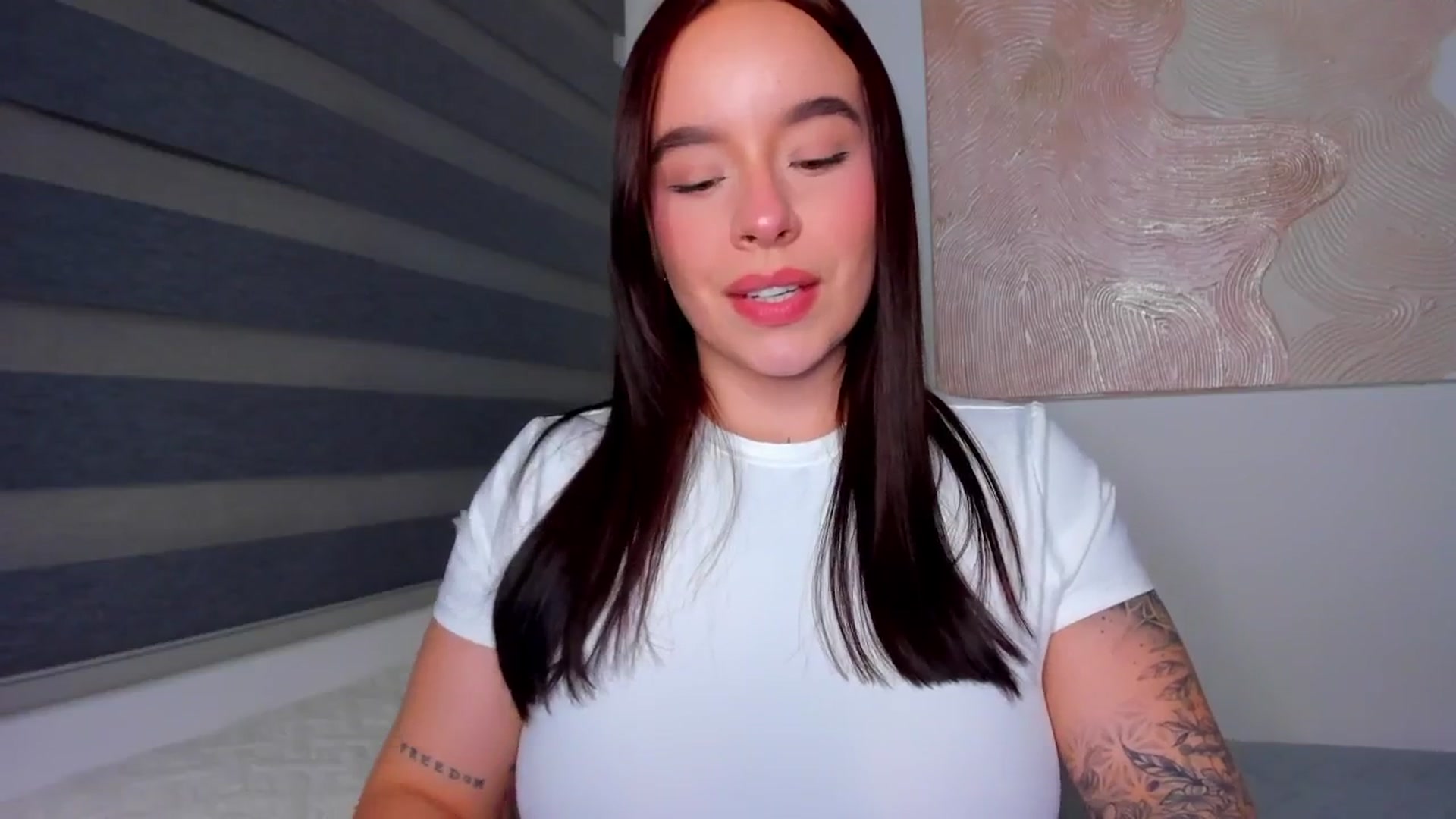 Gallery image thumbnail from Marilyn___'s myfreecams stream on, 08/16/2025, 23:57 image 8 of 20
