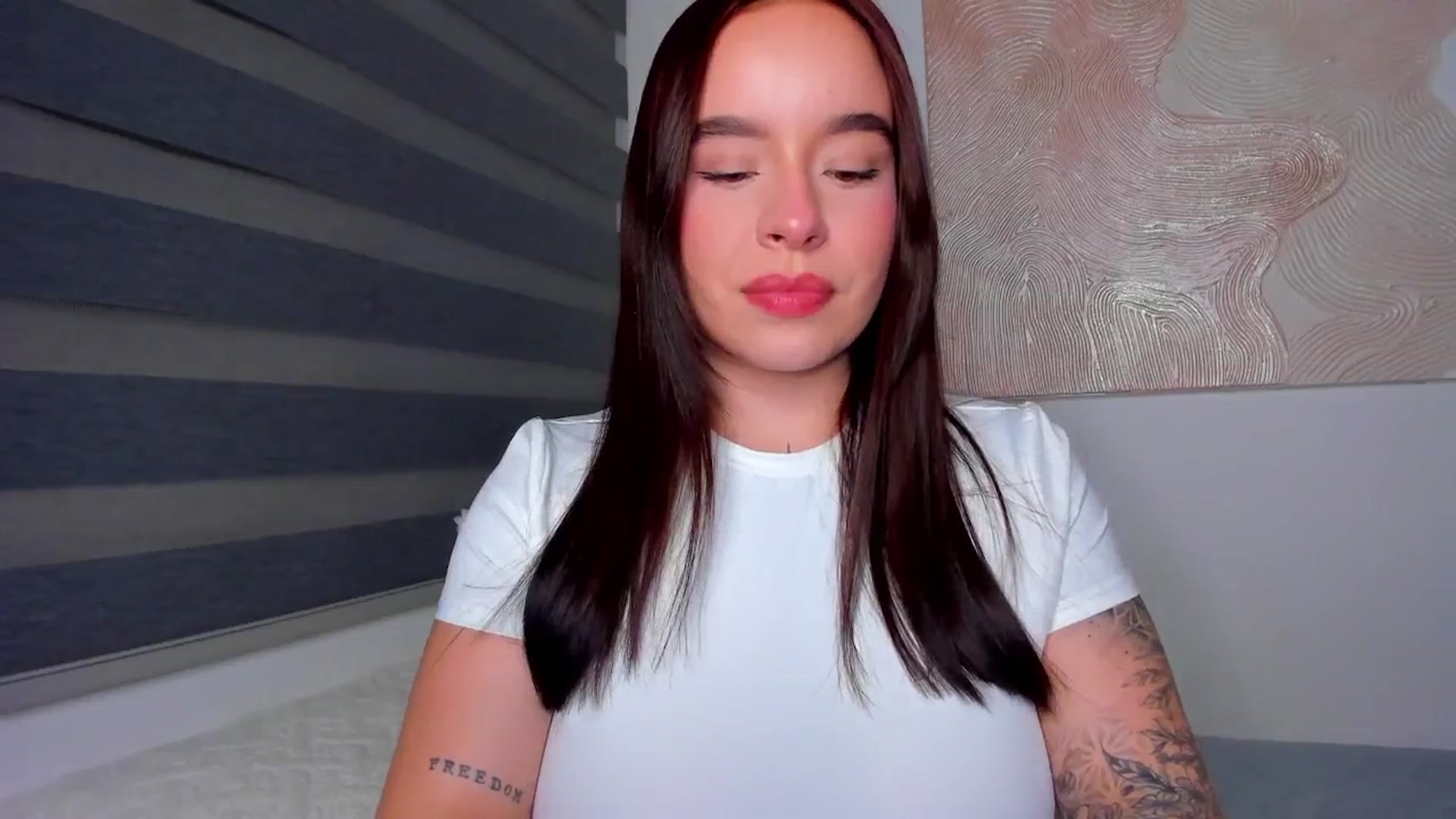 Gallery image thumbnail from Marilyn___'s myfreecams stream on, 08/16/2025, 23:57 image 12 of 20