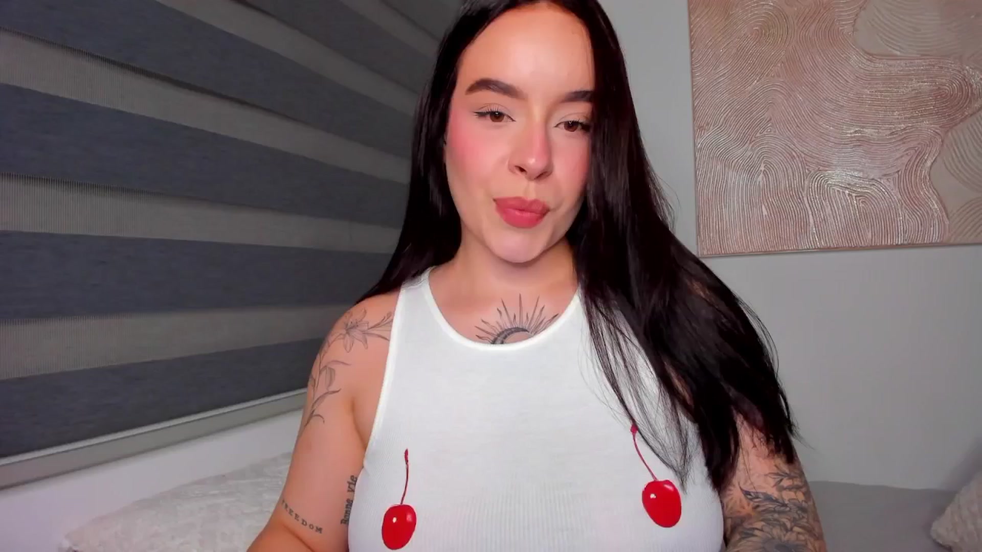 Gallery image thumbnail from Marilyn___'s myfreecams stream on, 09/18/2025, 24:55 image 3 of 20