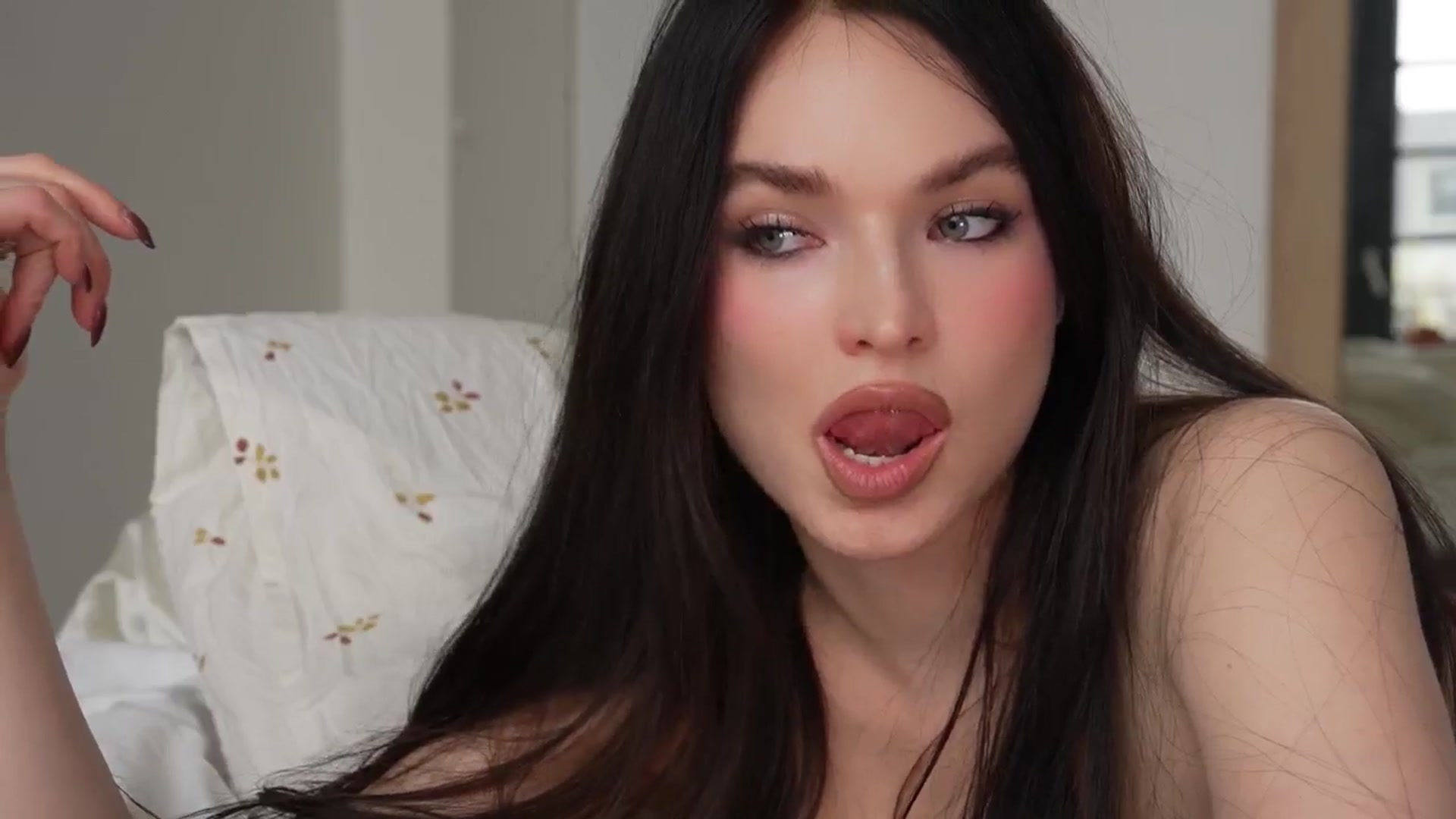 Gallery image thumbnail from Maripsis's myfreecams stream on, 04/12/2026, 14:29 image 18 of 20