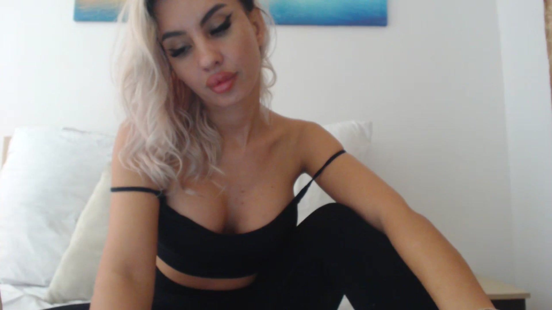 Gallery image thumbnail from Marisaisa's myfreecams stream on, 12/27/2023, 22:12 image 5 of 20