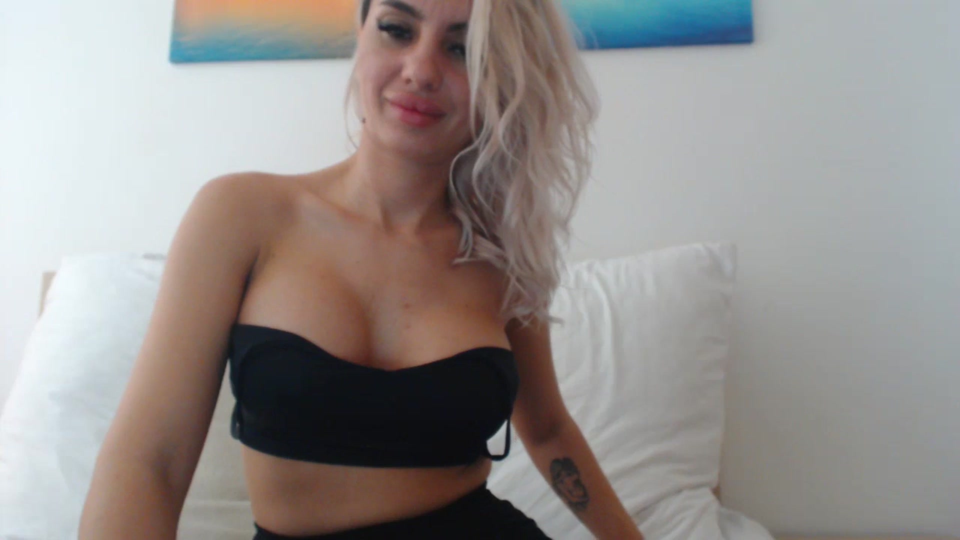 Gallery image thumbnail from Marisaisa's myfreecams stream on, 12/28/2023, 24:50 image 14 of 20