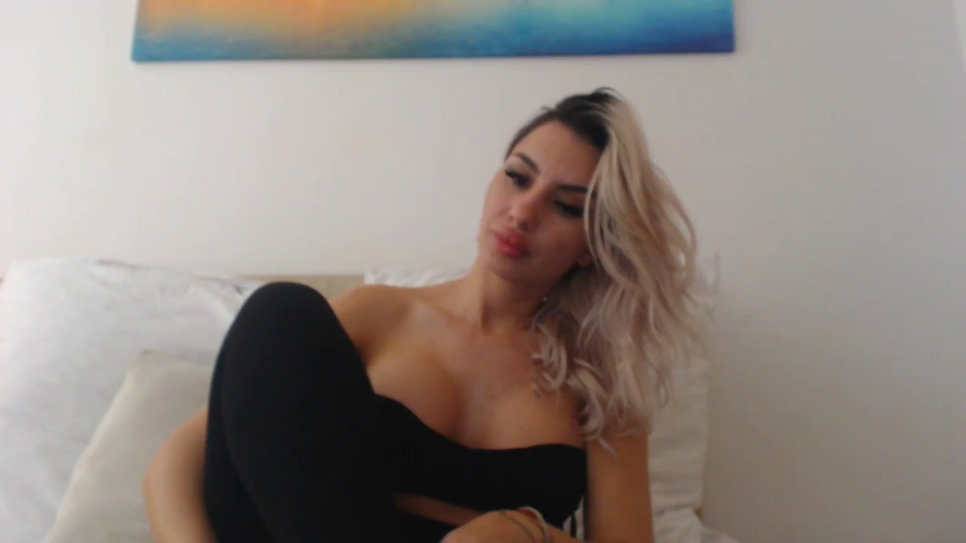 Gallery image thumbnail from Marisaisa's myfreecams stream on, 12/28/2023, 24:50 image 11 of 20