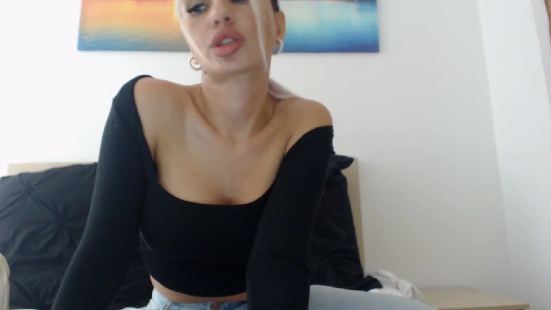 Gallery image thumbnail from Marisaisa's myfreecams stream on, 01/02/2024, 17:20 image 12 of 20