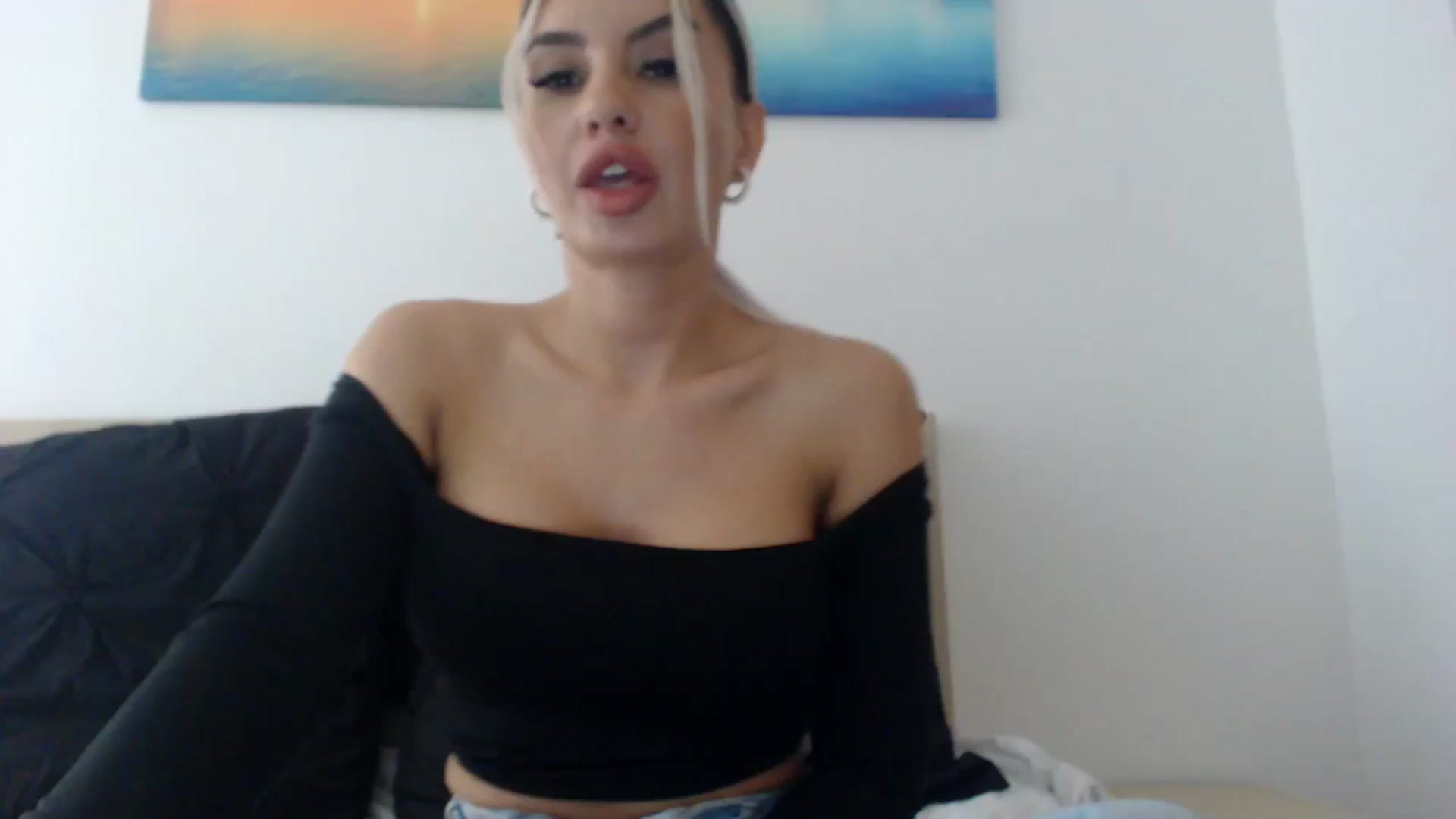 Gallery image thumbnail from Marisaisa's myfreecams stream on, 01/02/2024, 17:20 image 6 of 20