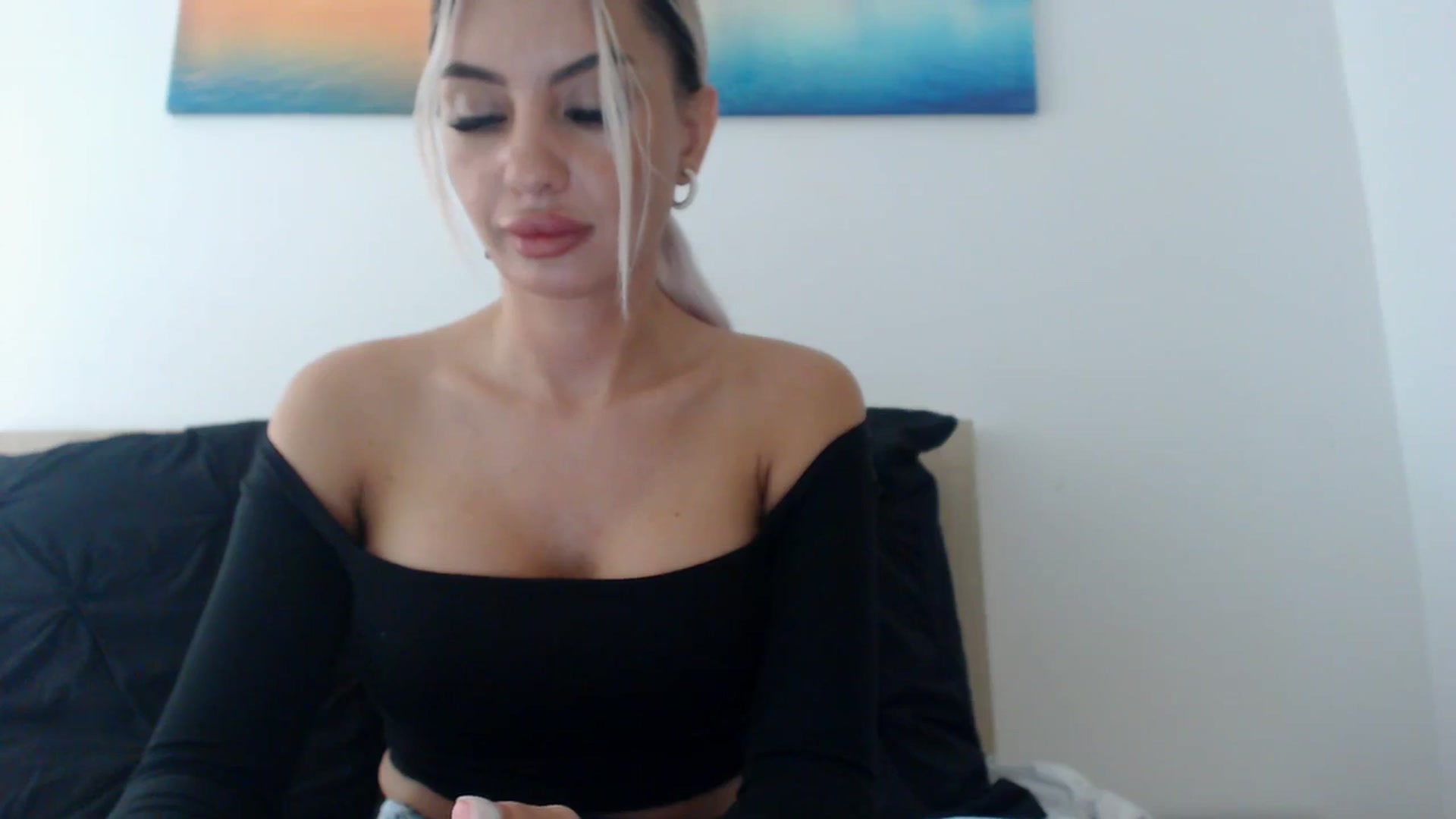 Gallery image thumbnail from Marisaisa's myfreecams stream on, 01/02/2024, 17:20 image 18 of 20