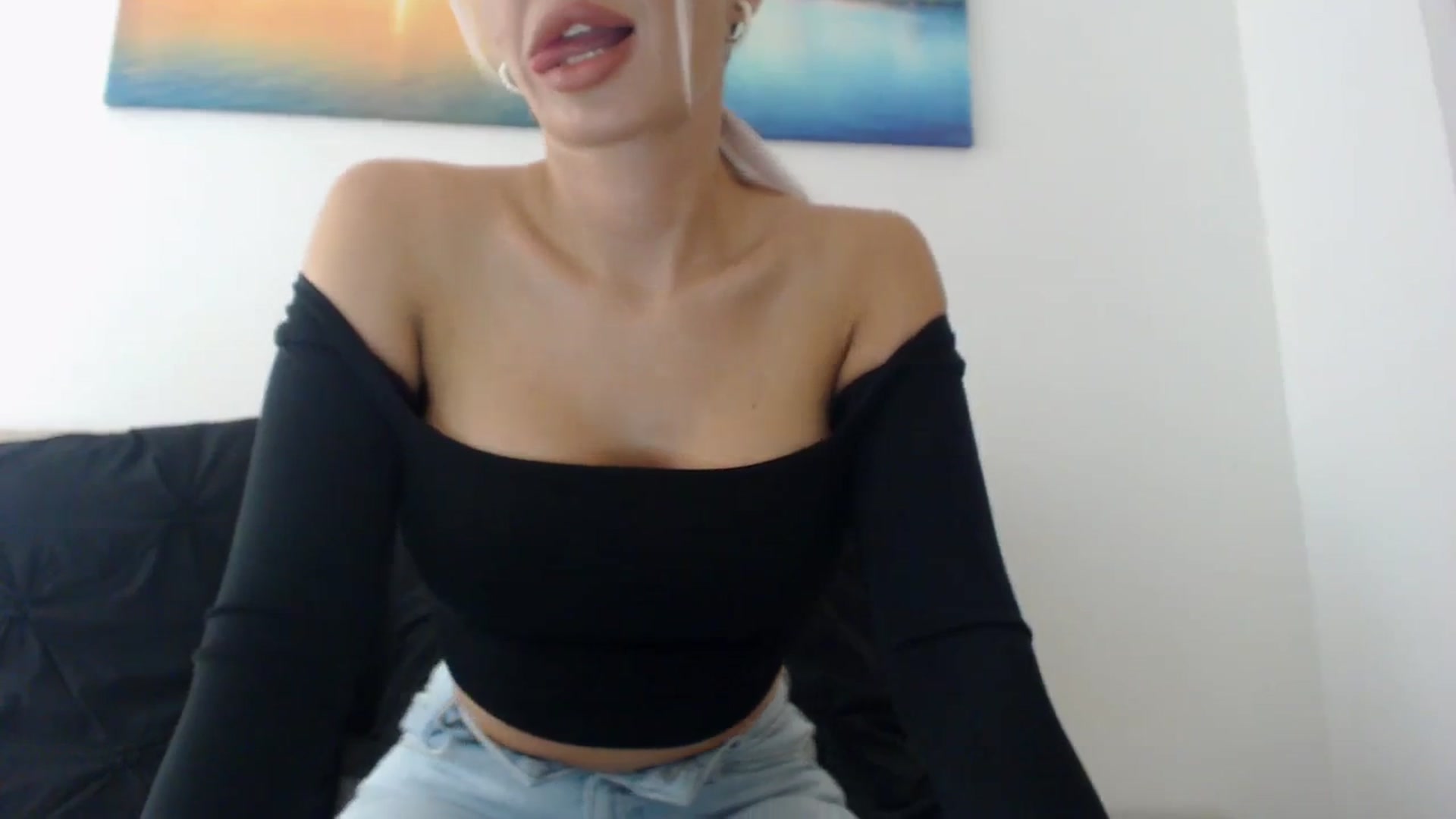 Gallery image thumbnail from Marisaisa's myfreecams stream on, 01/02/2024, 17:20 image 3 of 20
