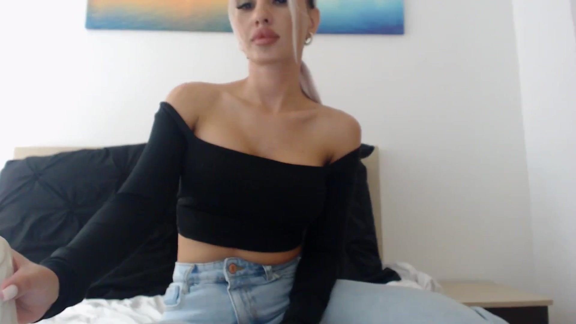Gallery image thumbnail from Marisaisa's myfreecams stream on, 01/02/2024, 17:20 image 11 of 20