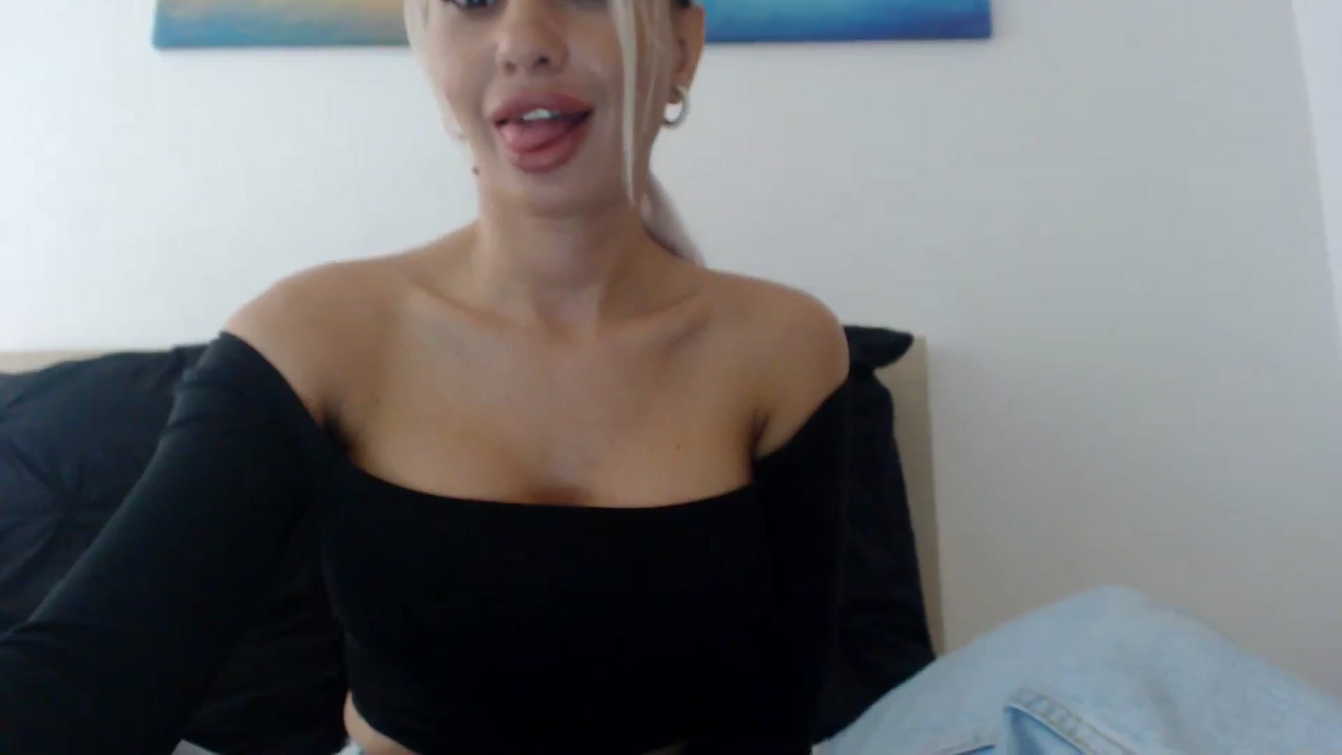 Gallery image thumbnail from Marisaisa's myfreecams stream on, 01/02/2024, 17:20 image 16 of 20