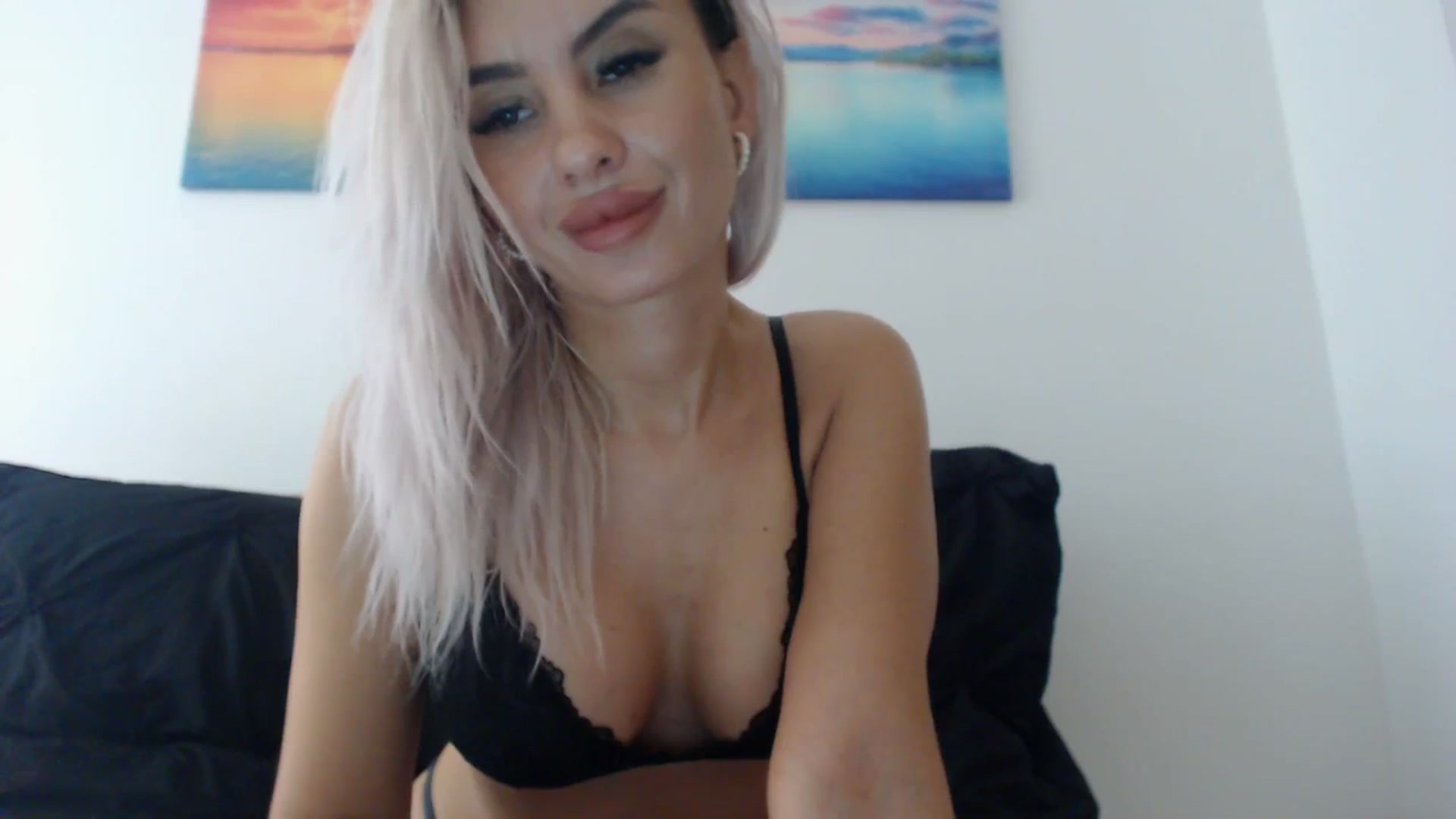 Gallery image thumbnail from Marisaisa's myfreecams stream on, 01/02/2024, 21:37 image 15 of 20