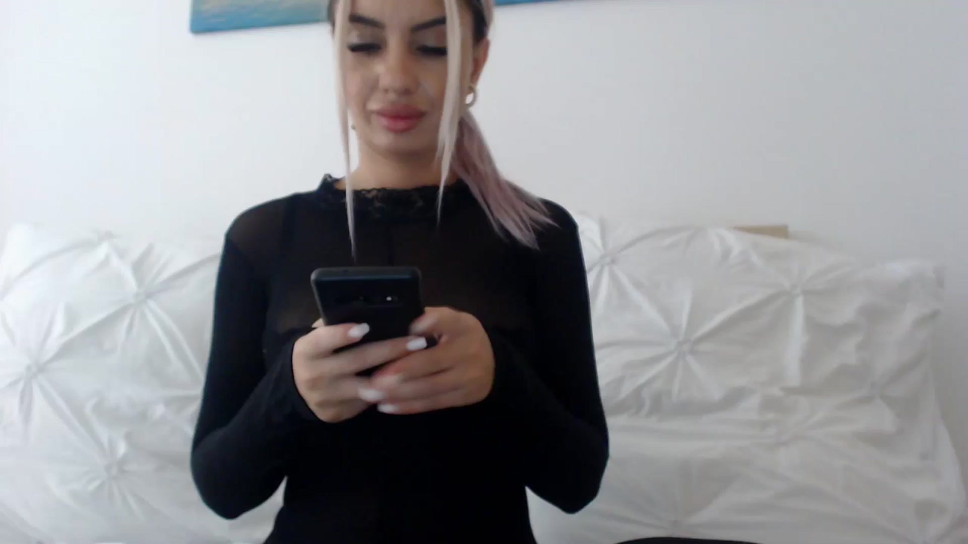 Gallery image thumbnail from Marisaisa's myfreecams stream on, 01/05/2024, 23:41 image 16 of 20