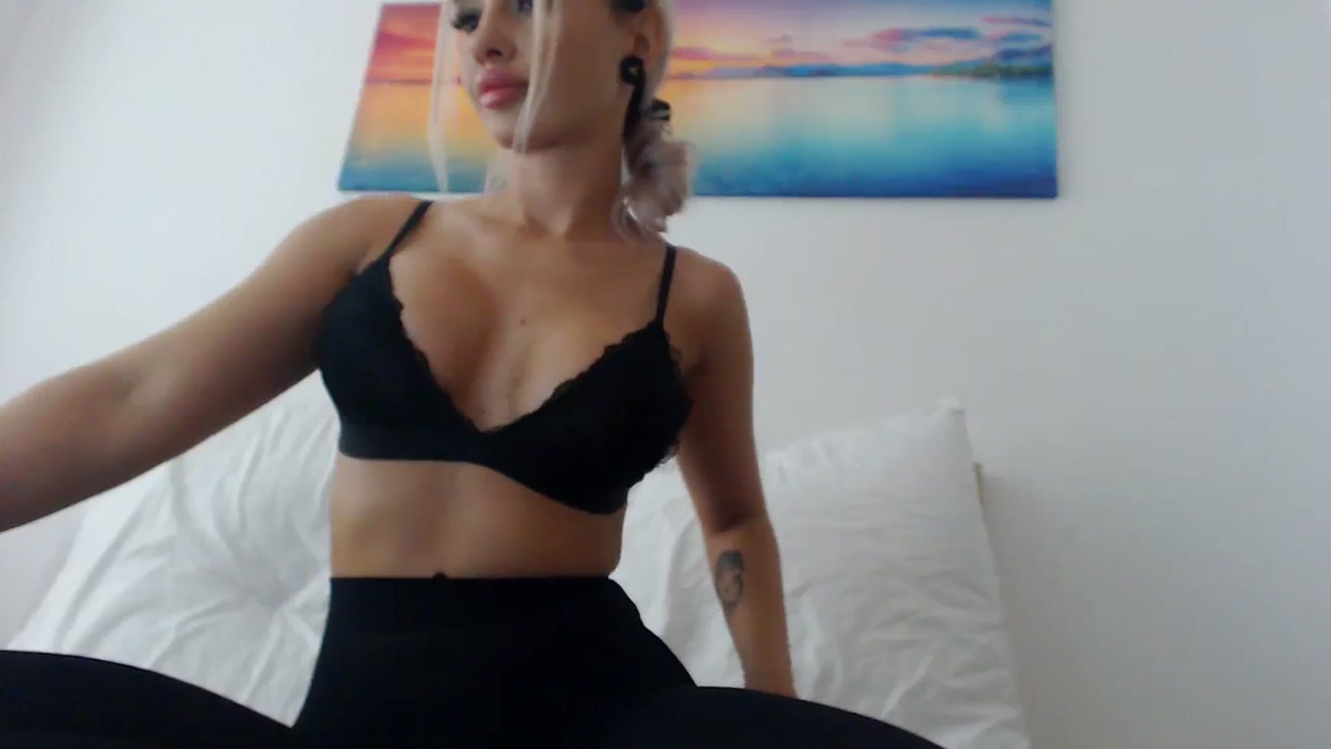 Gallery image thumbnail from Marisaisa's myfreecams stream on, 01/08/2024, 14:47 image 17 of 20