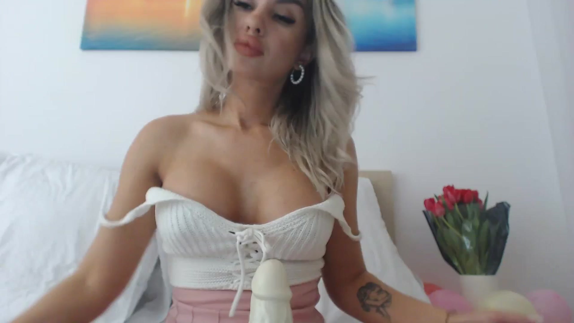 Gallery image thumbnail from Marisaisa's myfreecams stream on, 02/10/2024, 15:44 image 16 of 20
