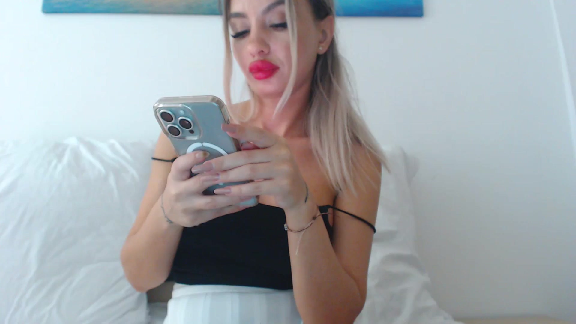 Gallery image thumbnail from Marisaisa's myfreecams stream on, 03/06/2024, 12:30 image 17 of 20