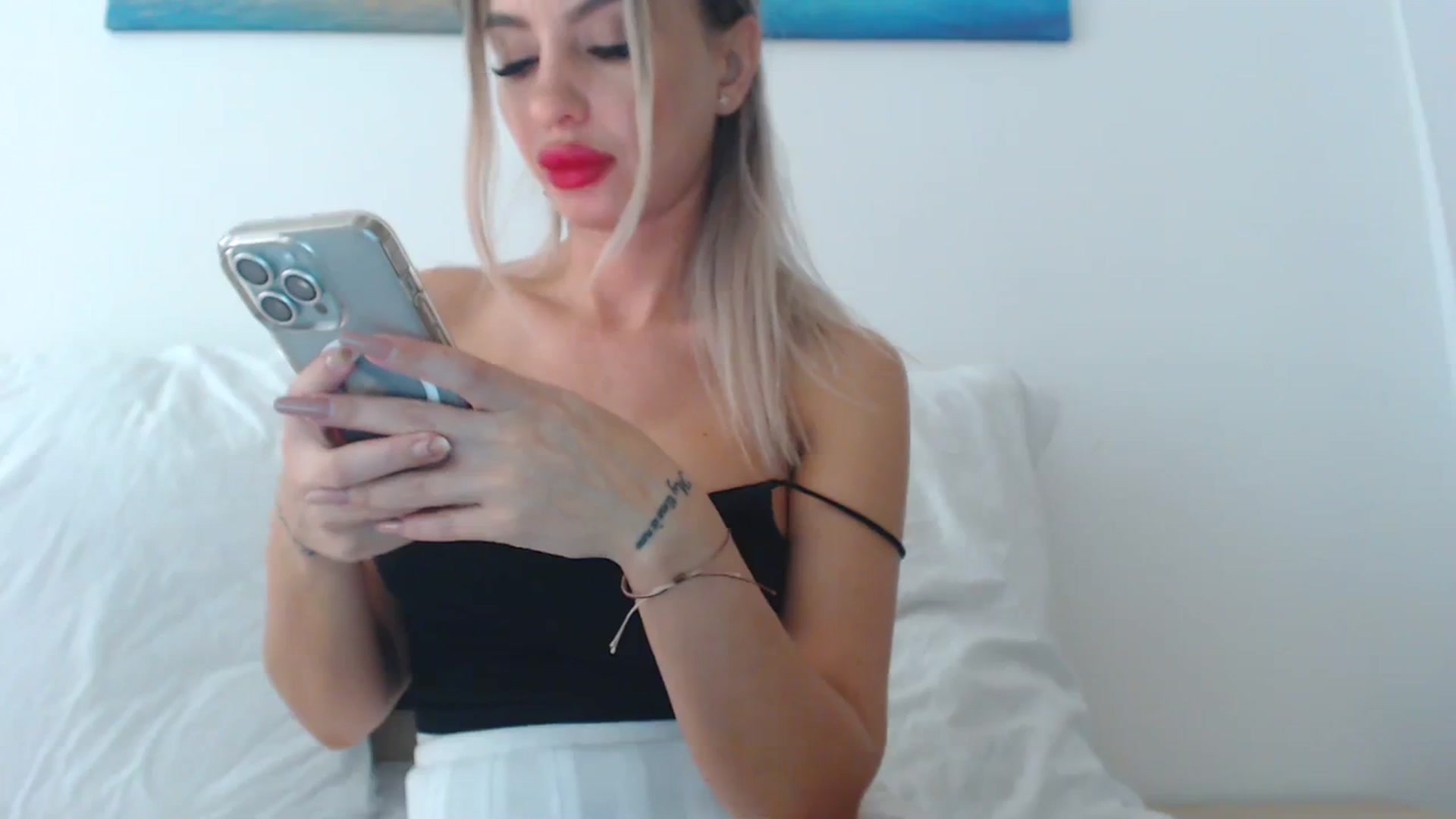 Gallery image thumbnail from Marisaisa's myfreecams stream on, 03/06/2024, 12:30 image 15 of 20