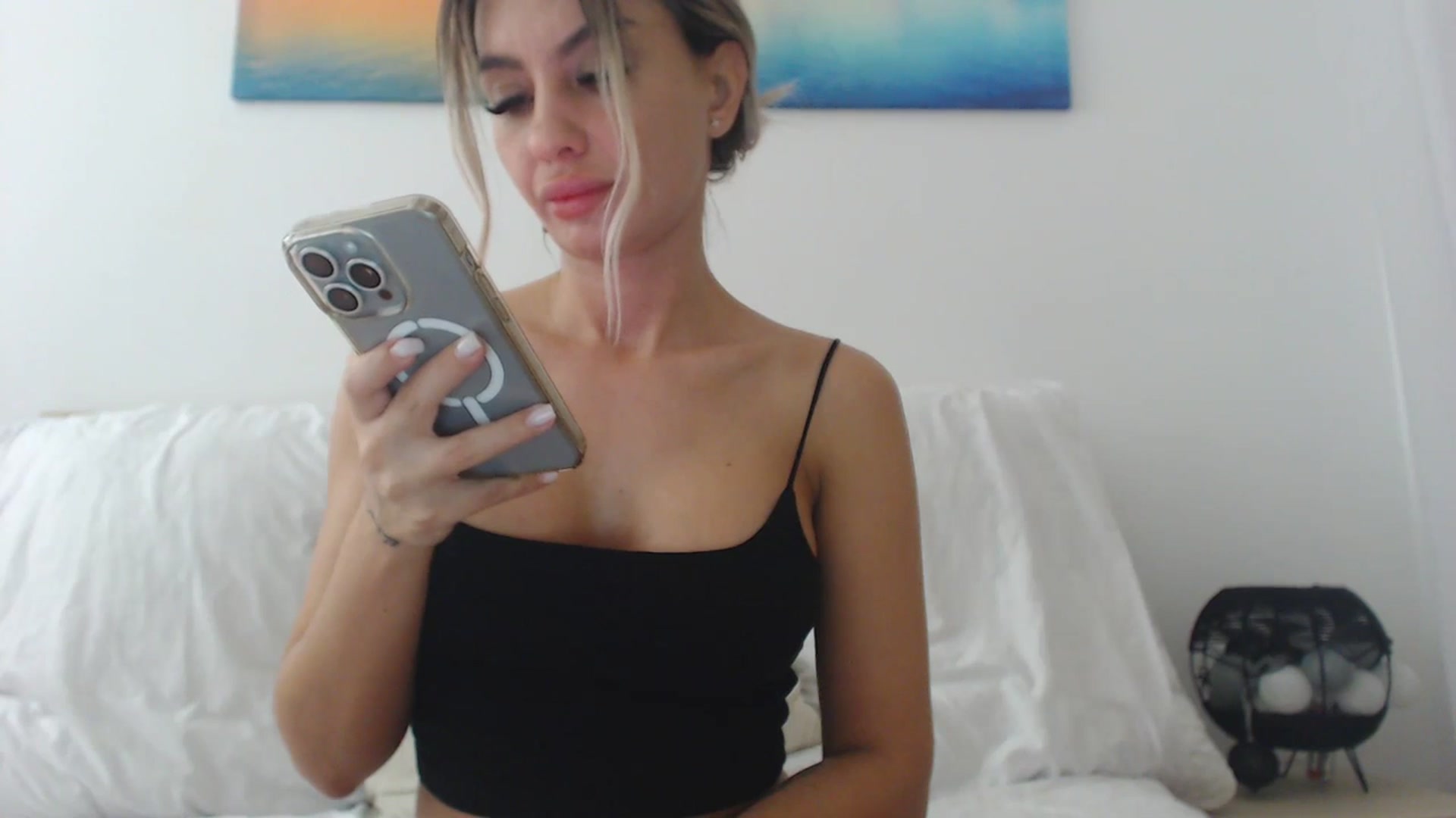 Gallery image thumbnail from Marisaisa's myfreecams stream on, 04/02/2024, 10:38 image 15 of 20