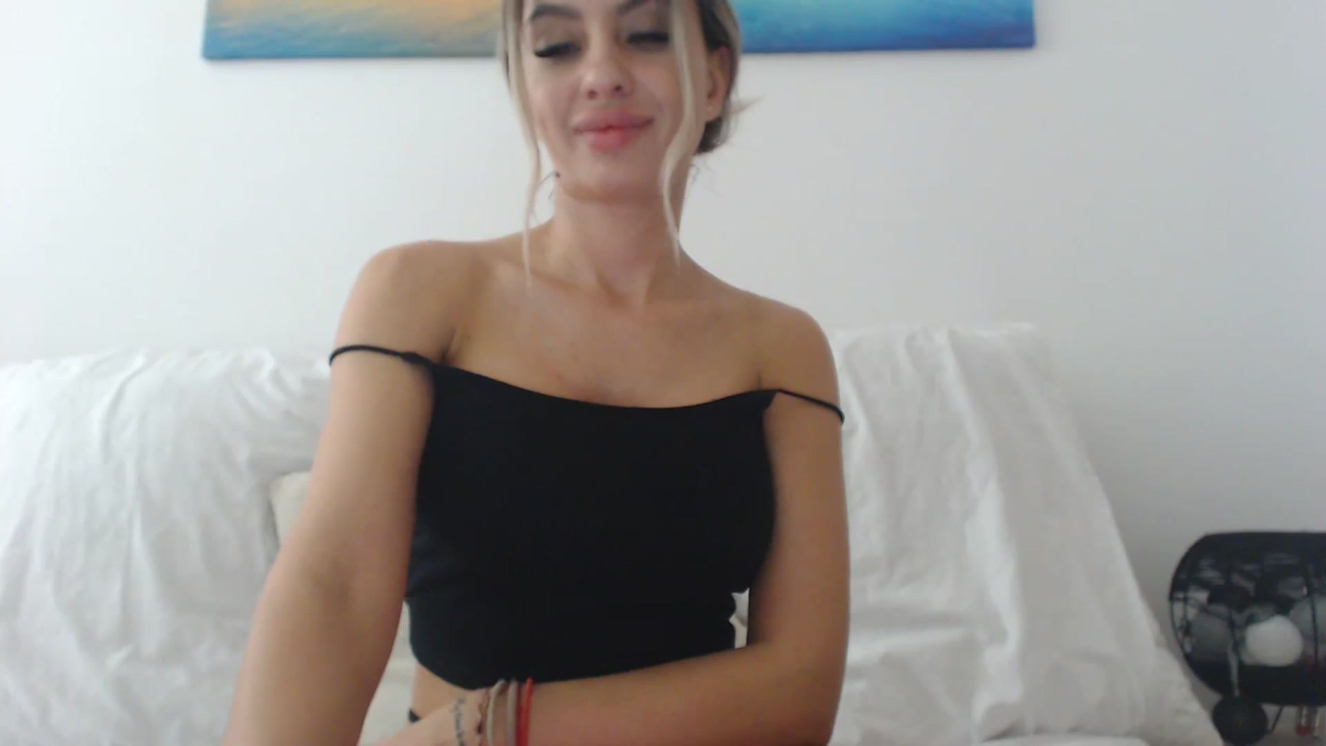 Gallery image thumbnail from Marisaisa's myfreecams stream on, 04/02/2024, 11:45 image 11 of 20