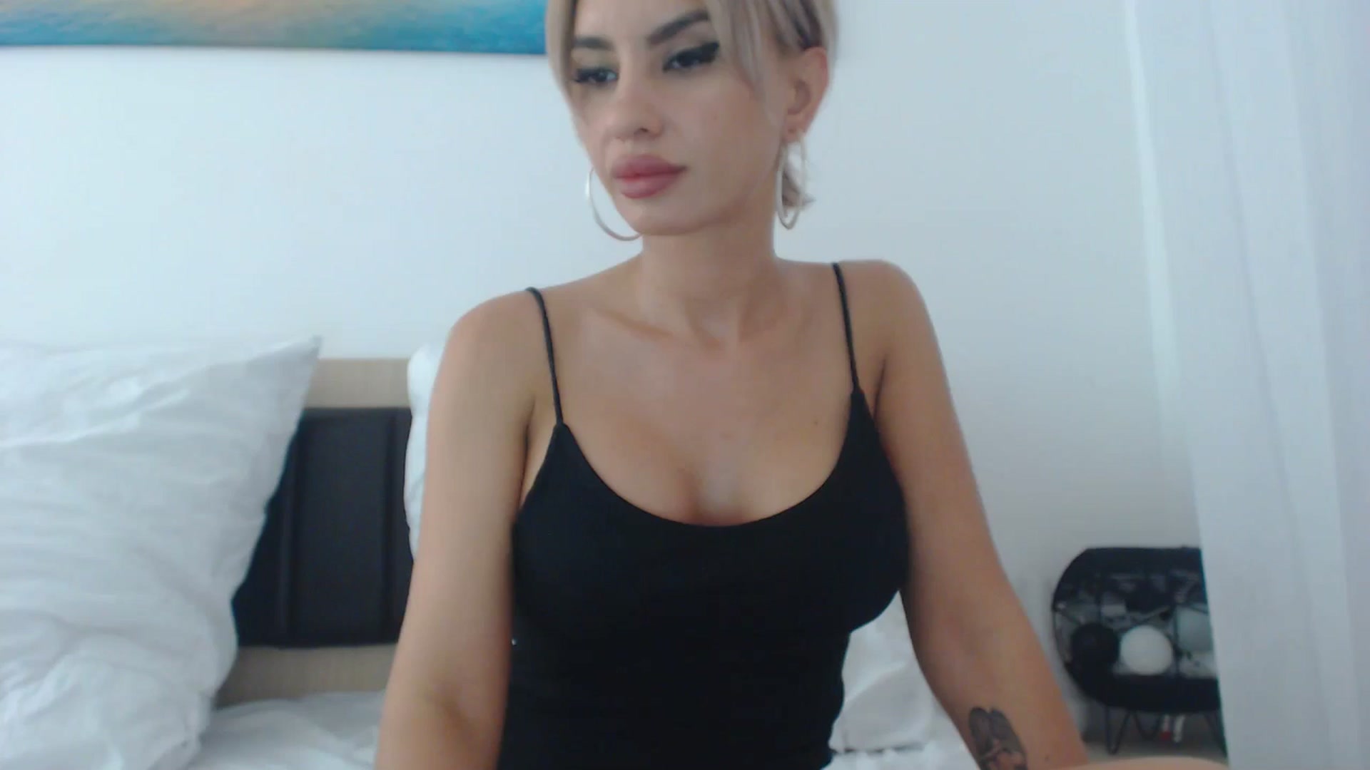 Gallery image thumbnail from Marisaisa's myfreecams stream on, 06/29/2024, 13:36 image 1 of 20