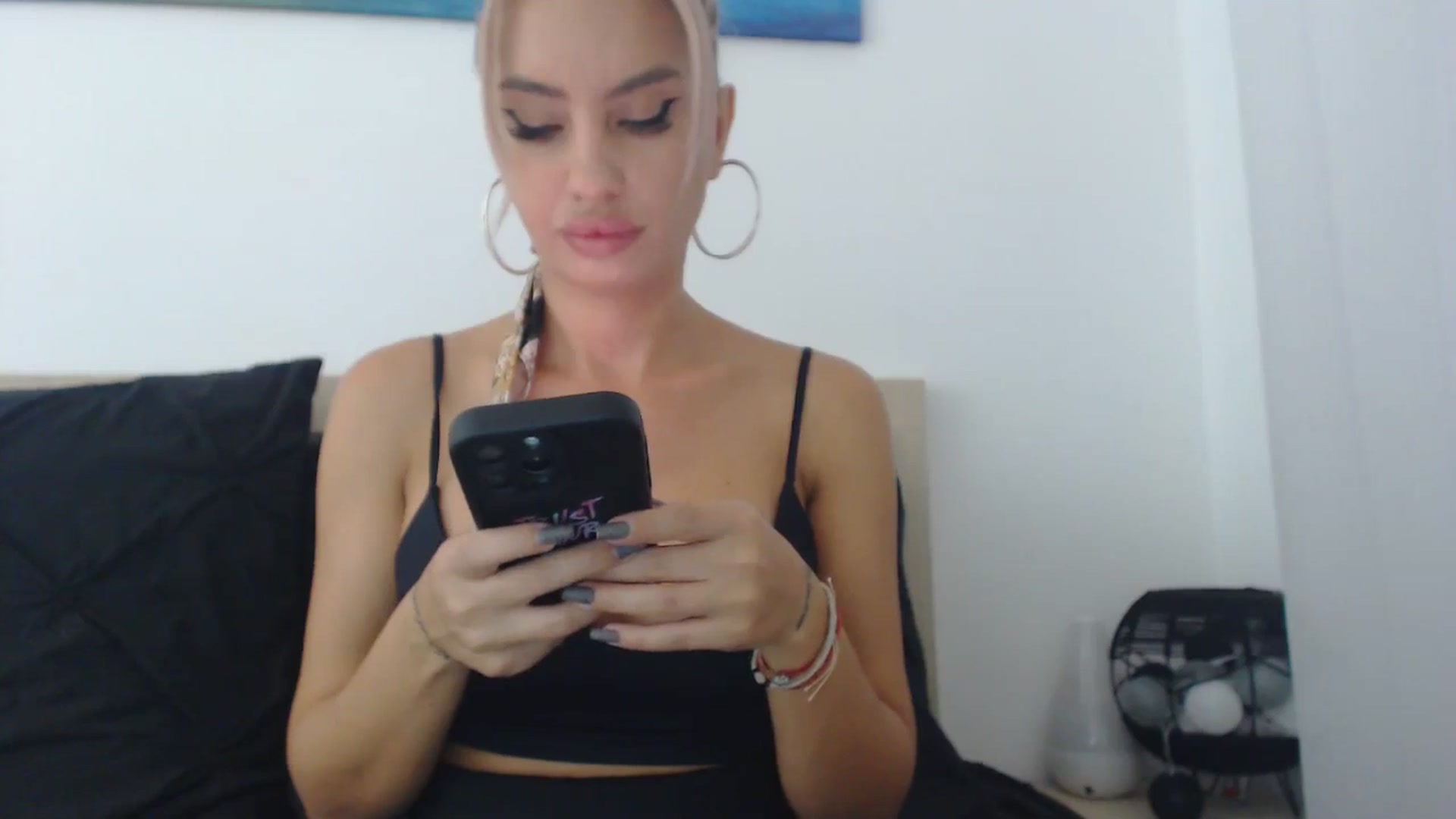 Gallery image thumbnail from Marisaisa's myfreecams stream on, 09/25/2024, 08:58 image 19 of 20