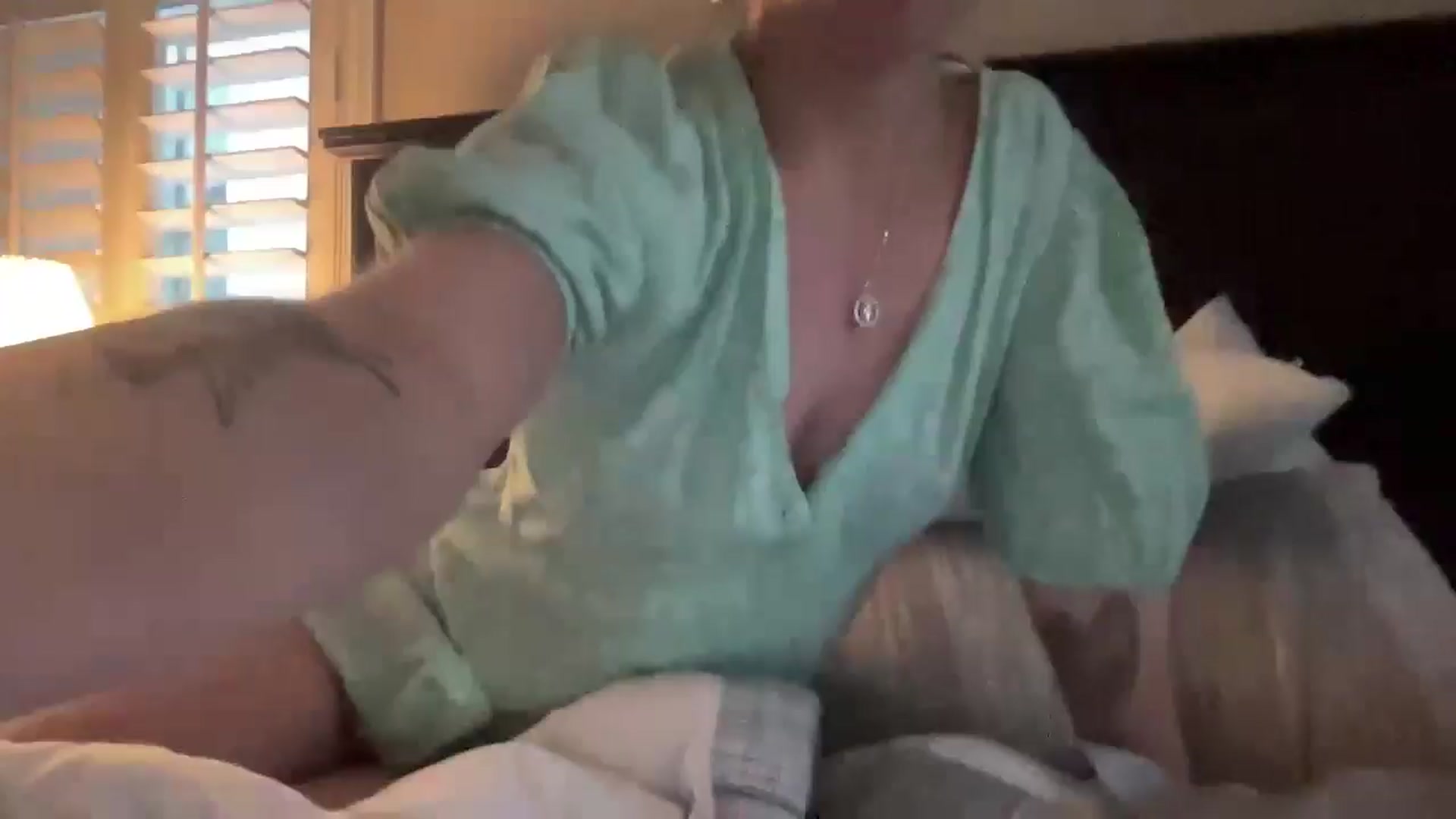 Gallery image thumbnail from Marisols's myfreecams stream on, 01/27/2025, 24:44 image 1 of 20
