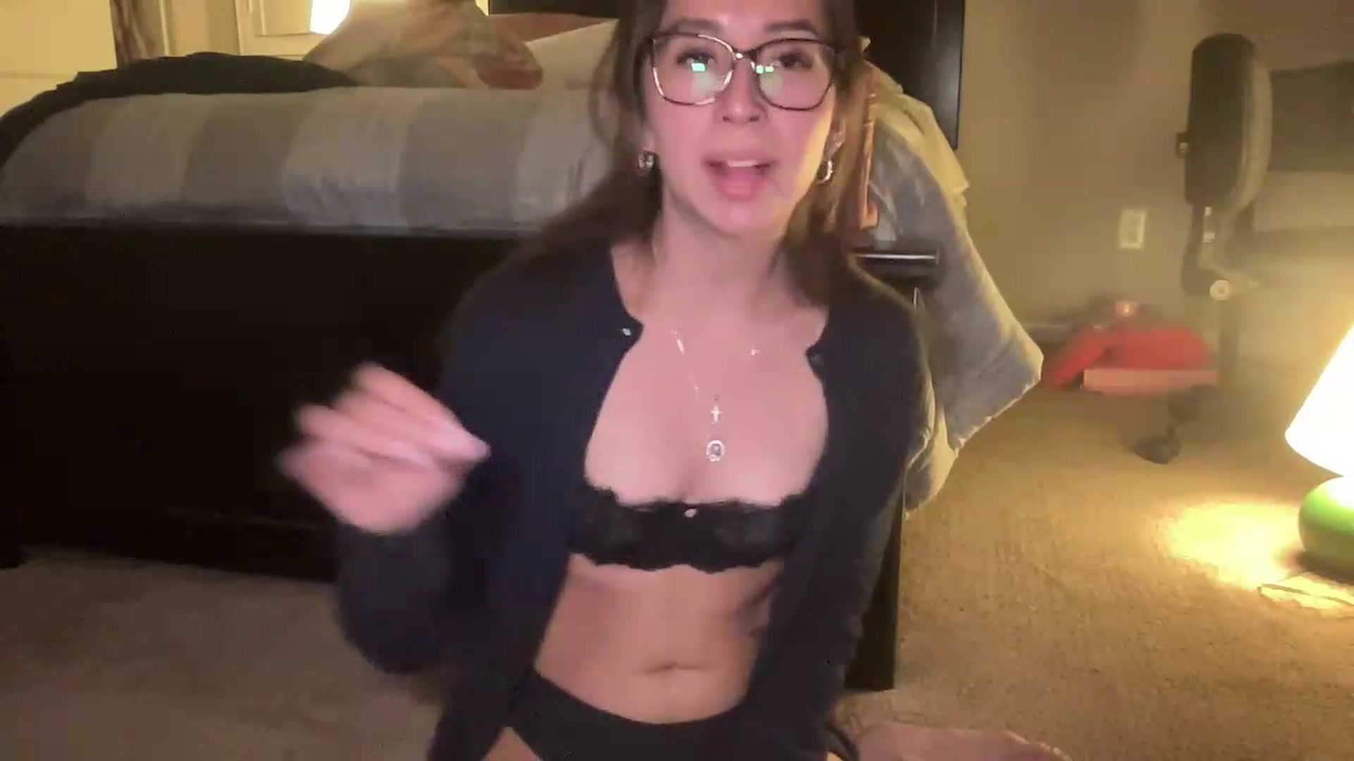Gallery image thumbnail from Marisols's myfreecams stream on, 06/24/2026, 06:00 image 14 of 20