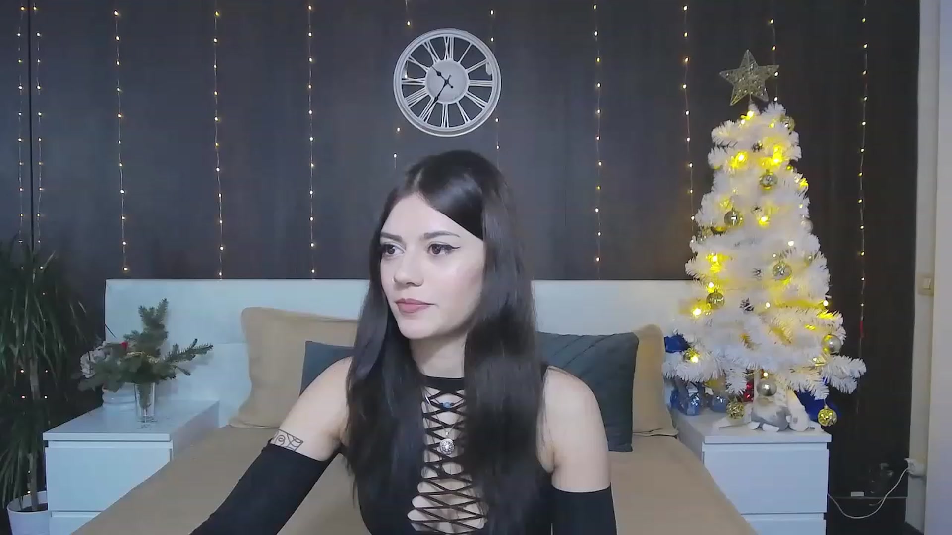 Gallery image thumbnail from MarissaBee's myfreecams stream on, 12/16/2022, 20:30 image 2 of 20