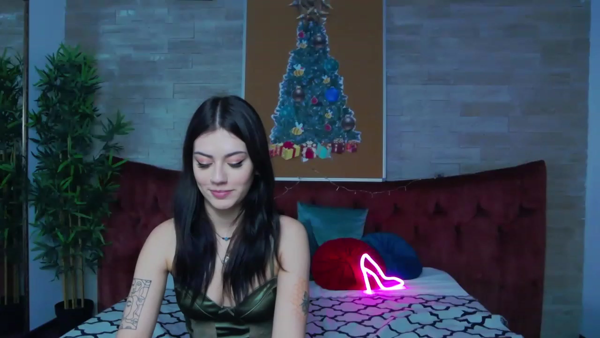 Gallery image thumbnail from MarissaBee's myfreecams stream on, 12/18/2022, 21:33 image 4 of 20