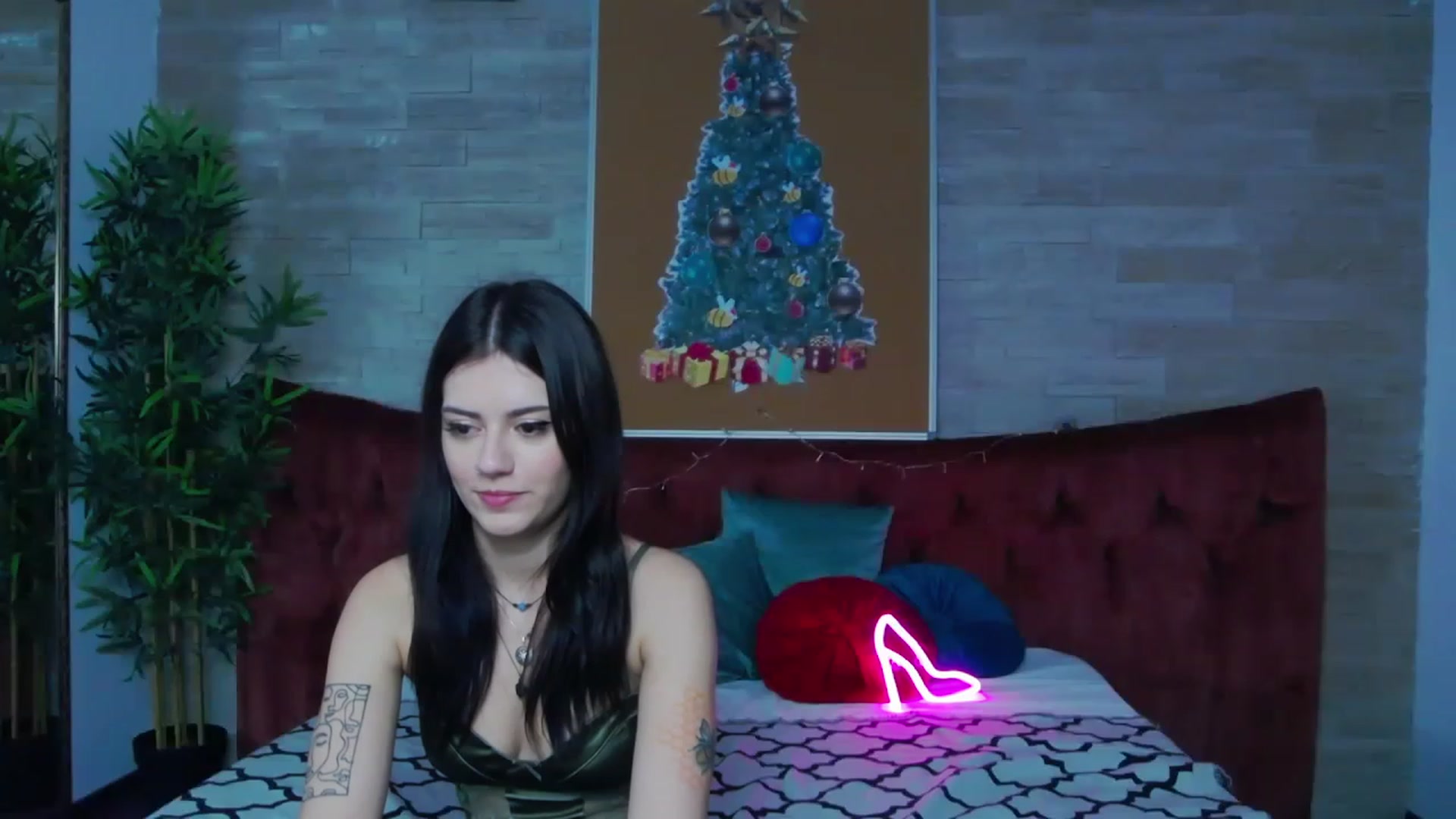 Gallery image thumbnail from MarissaBee's myfreecams stream on, 12/18/2022, 21:33 image 16 of 20