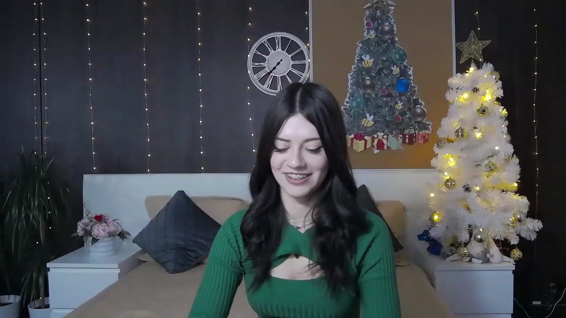 Gallery image thumbnail from MarissaBee's myfreecams stream on, 12/20/2022, 19:09 image 12 of 20