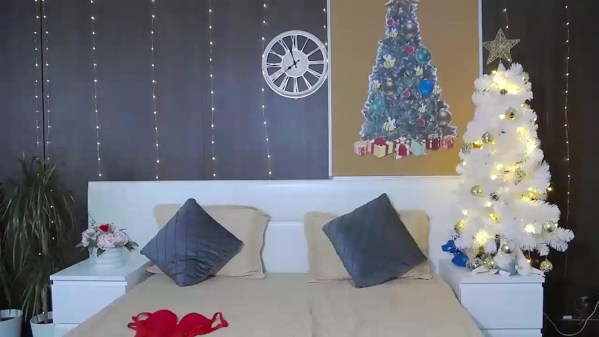 Gallery image thumbnail from MarissaBee's myfreecams stream on, 12/20/2022, 21:06 image 11 of 20