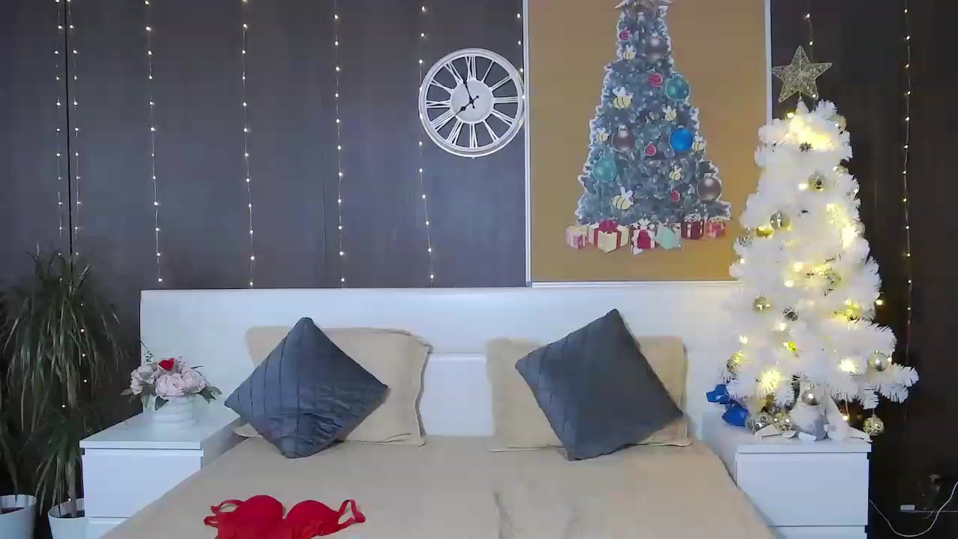 Gallery image thumbnail from MarissaBee's myfreecams stream on, 12/20/2022, 21:06 image 10 of 20