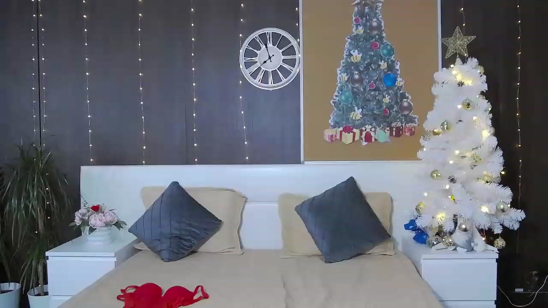 Gallery image thumbnail from MarissaBee's myfreecams stream on, 12/20/2022, 21:06 image 12 of 20