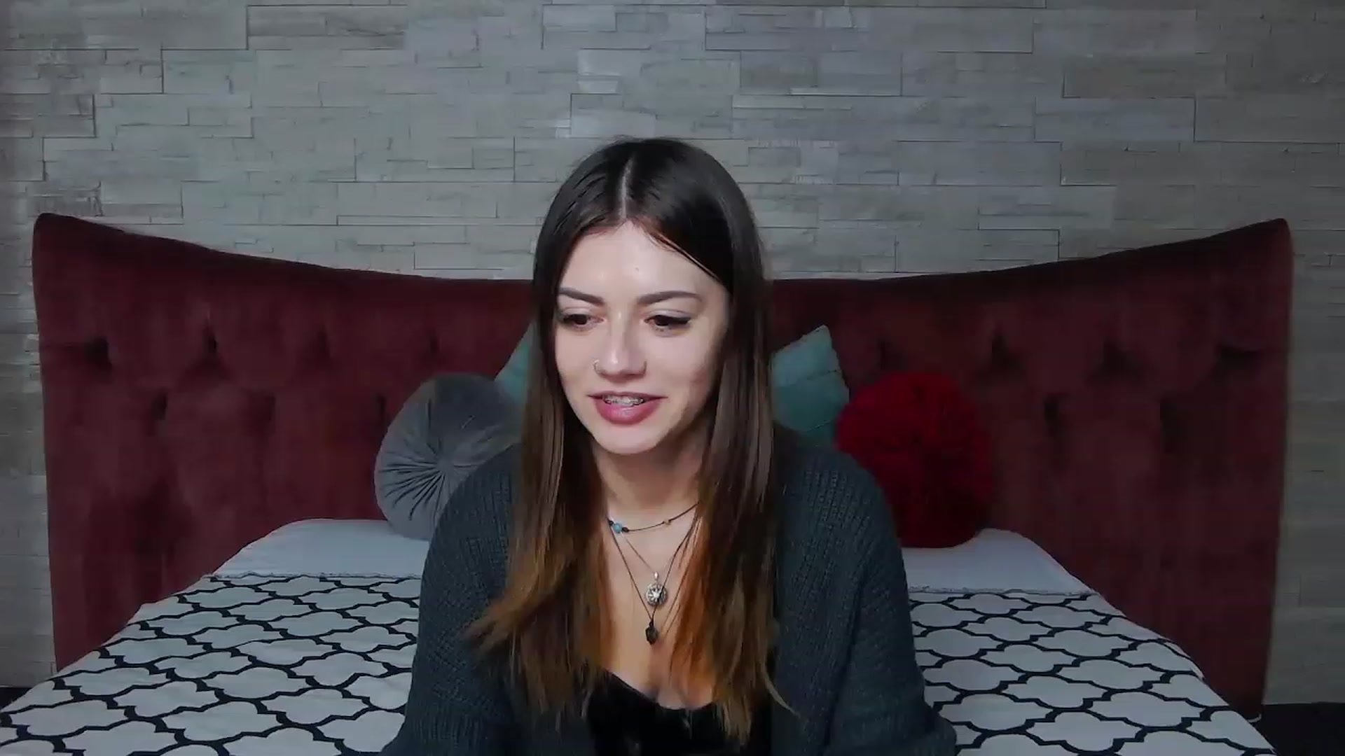 Gallery image thumbnail from MarissaBee's myfreecams stream on, 12/28/2022, 24:53 image 6 of 20
