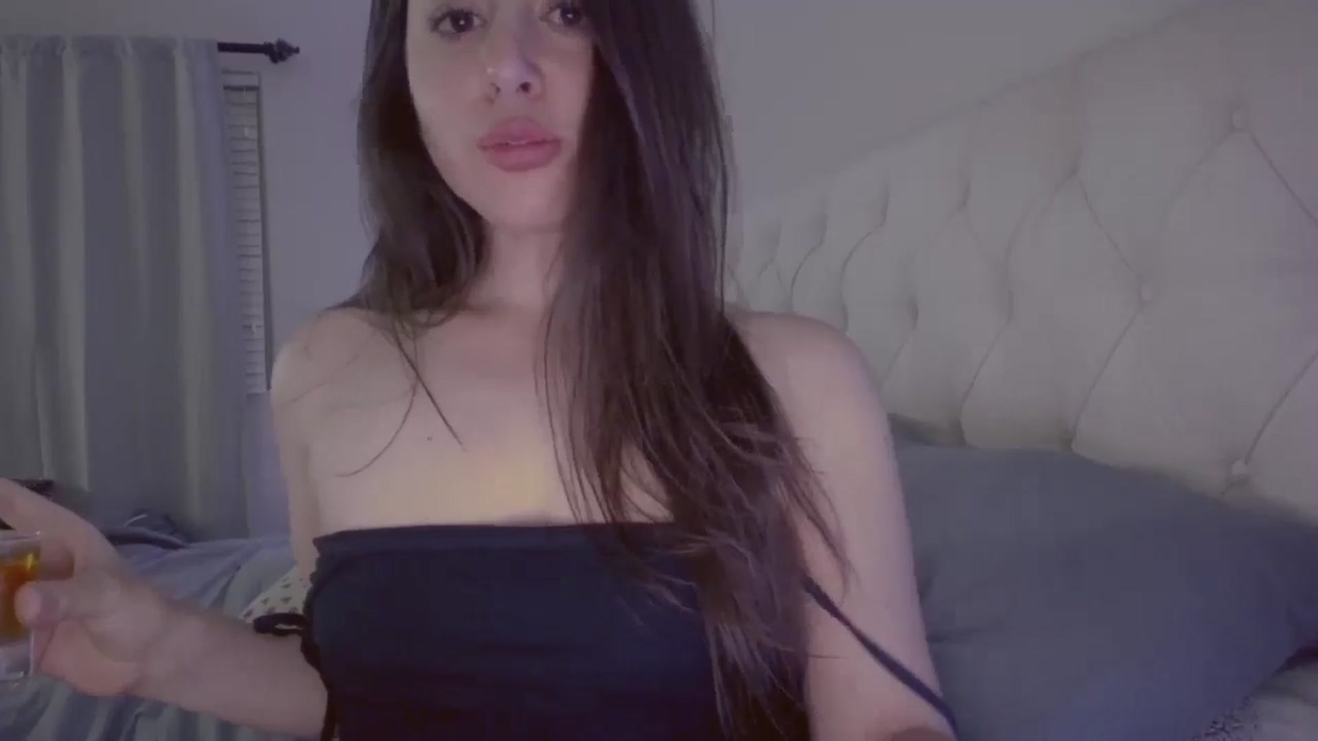 Gallery image thumbnail from MarissaCoopr's myfreecams stream on, 05/13/2024, 07:58 image 3 of 20