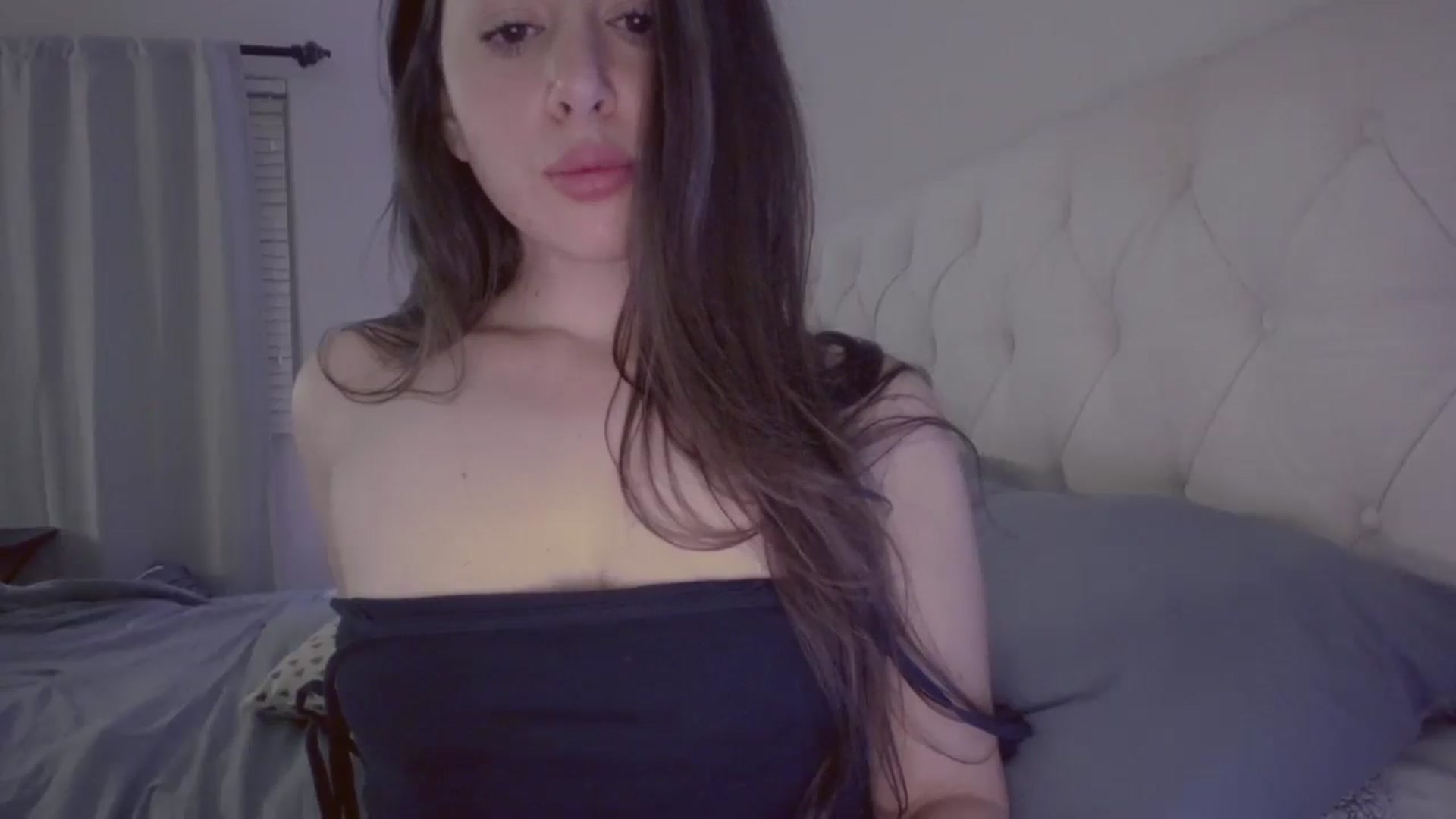 Gallery image thumbnail from MarissaCoopr's myfreecams stream on, 05/13/2024, 07:58 image 2 of 20