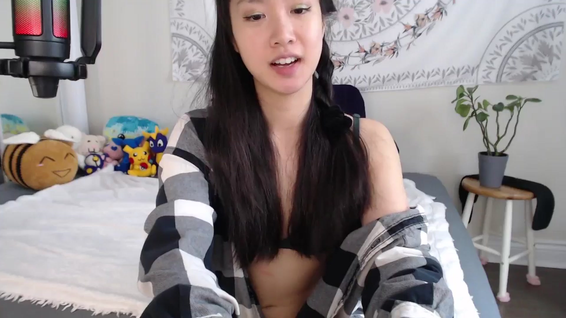 Gallery image thumbnail from MarissaPeach's myfreecams stream on, 05/19/2025, 15:14 image 19 of 20