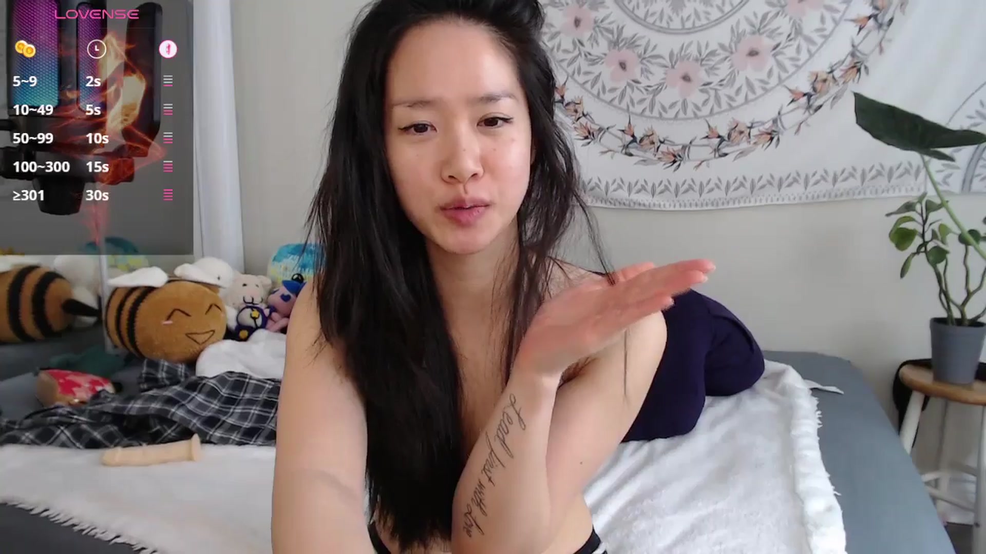 Gallery image thumbnail from MarissaPeach's myfreecams stream on, 05/24/2025, 17:04 image 16 of 20