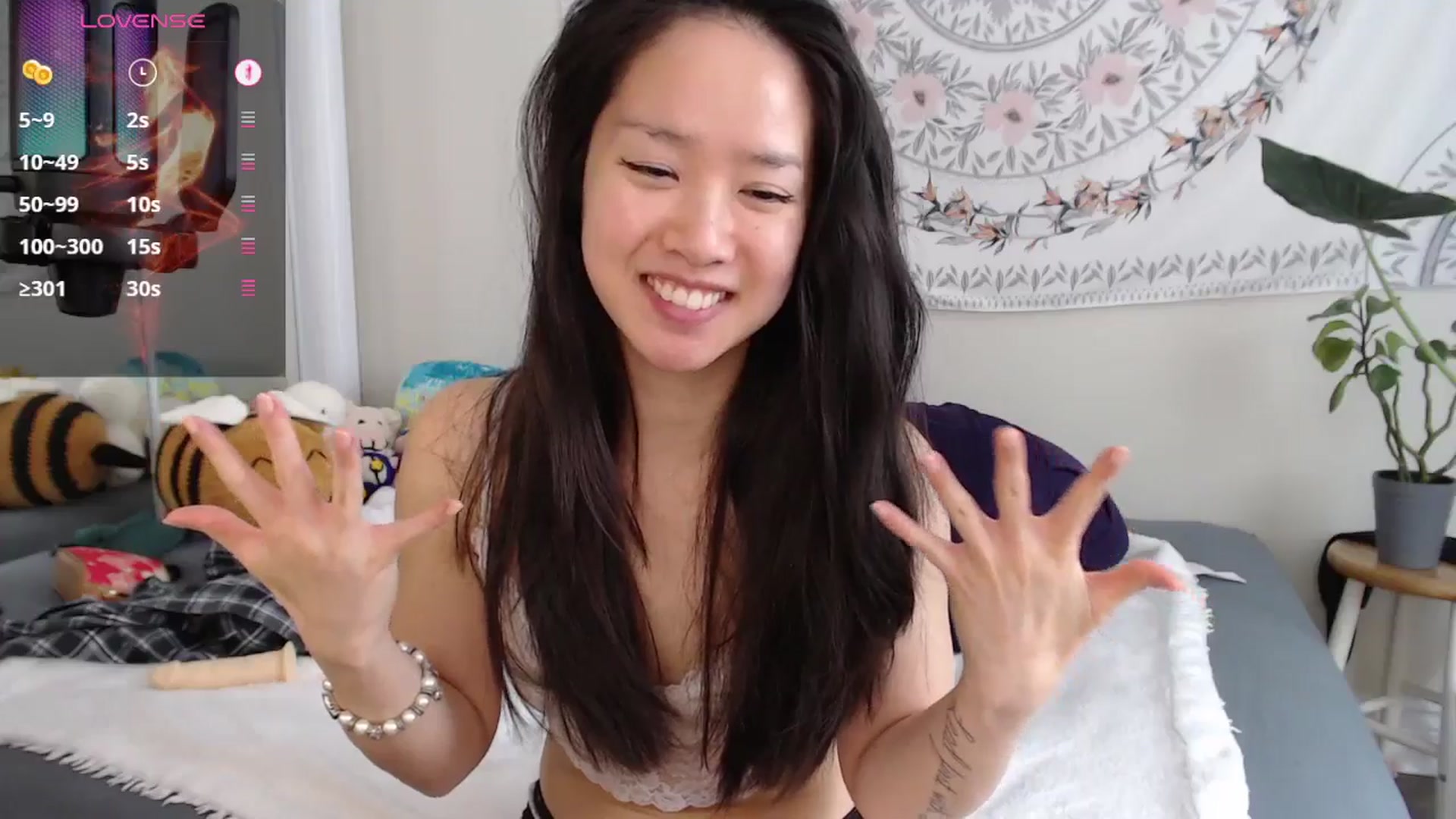 Gallery image thumbnail from MarissaPeach's myfreecams stream on, 05/24/2025, 17:04 image 14 of 20