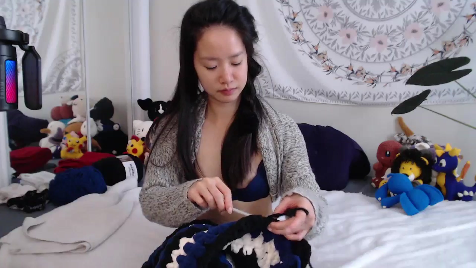 Gallery image thumbnail from MarissaPeach's myfreecams stream on, 11/07/2025, 16:07 image 6 of 20