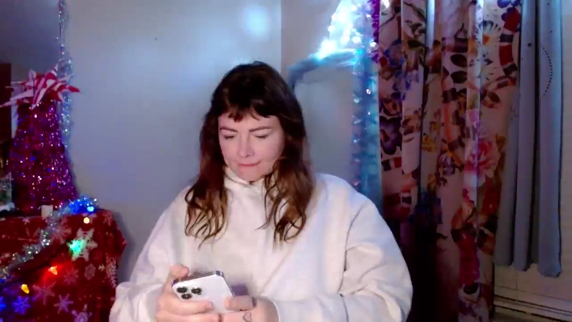 Gallery image thumbnail from MarlaSingerr's myfreecams stream on, 12/22/2024, 11:57 image 11 of 20