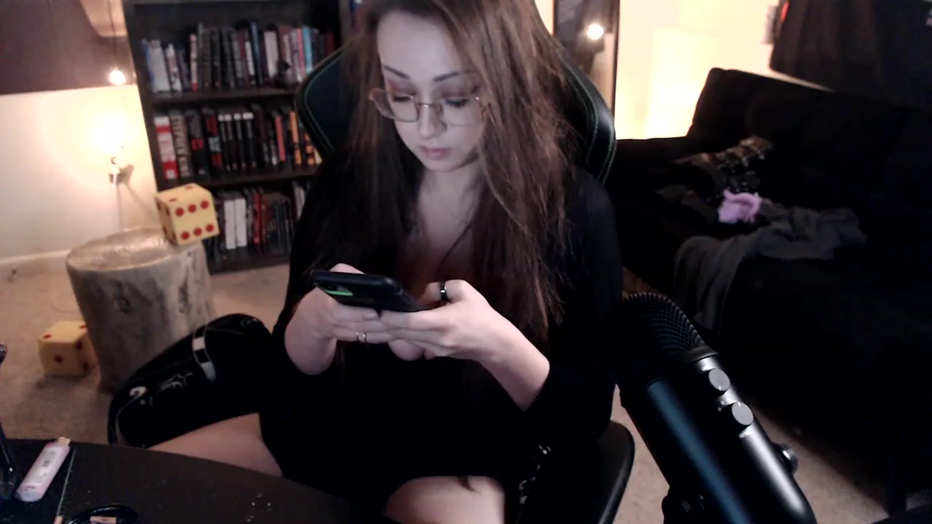 Gallery image thumbnail from MarloweFaust's myfreecams stream on, 02/05/2023, 03:08 image 12 of 20